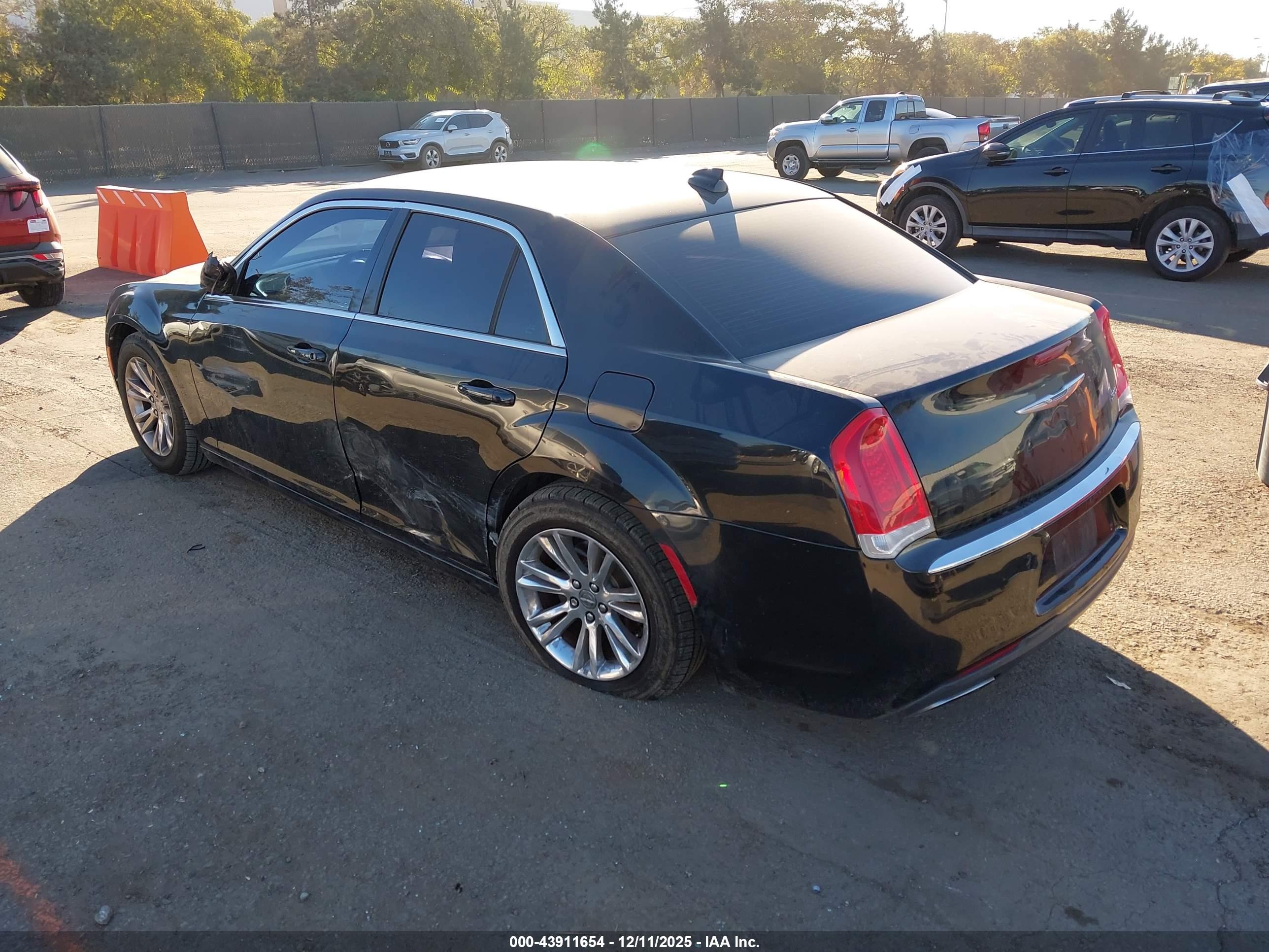 CHRYSLER 300 image 3