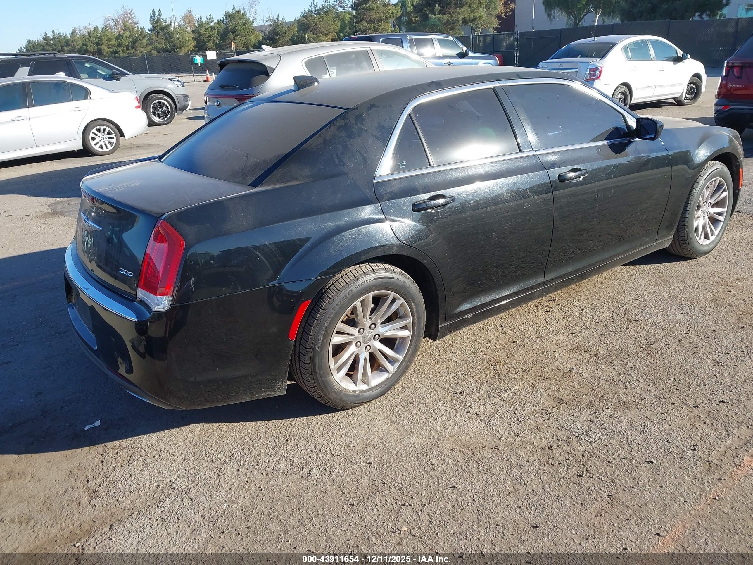 CHRYSLER 300 image 4