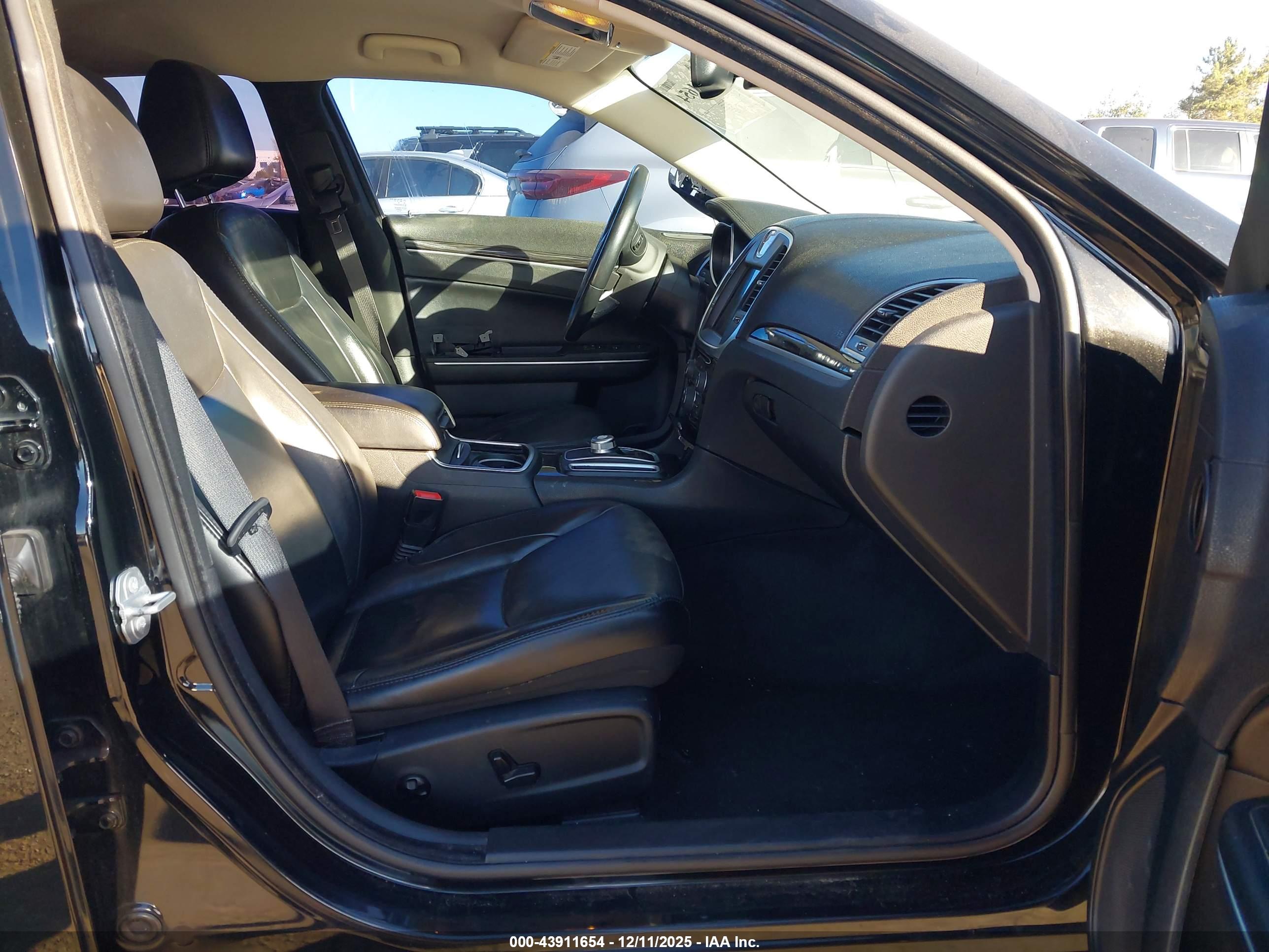 CHRYSLER 300 image 5