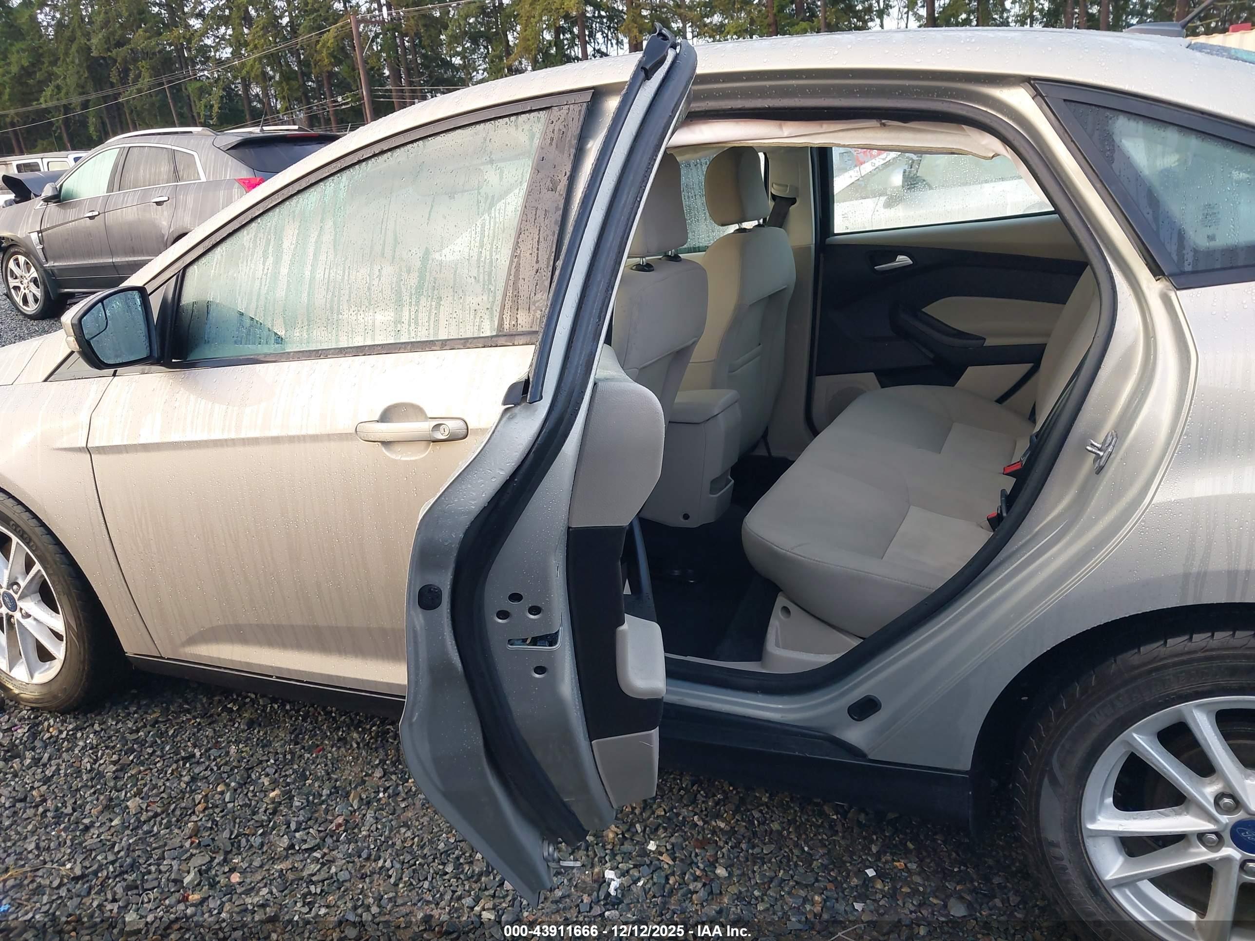 FORD FOCUS image 8