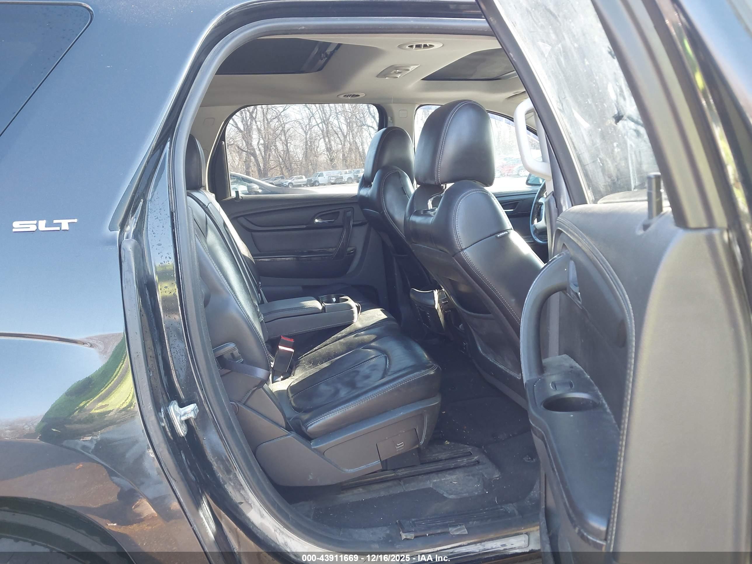 GMC ACADIA image 8