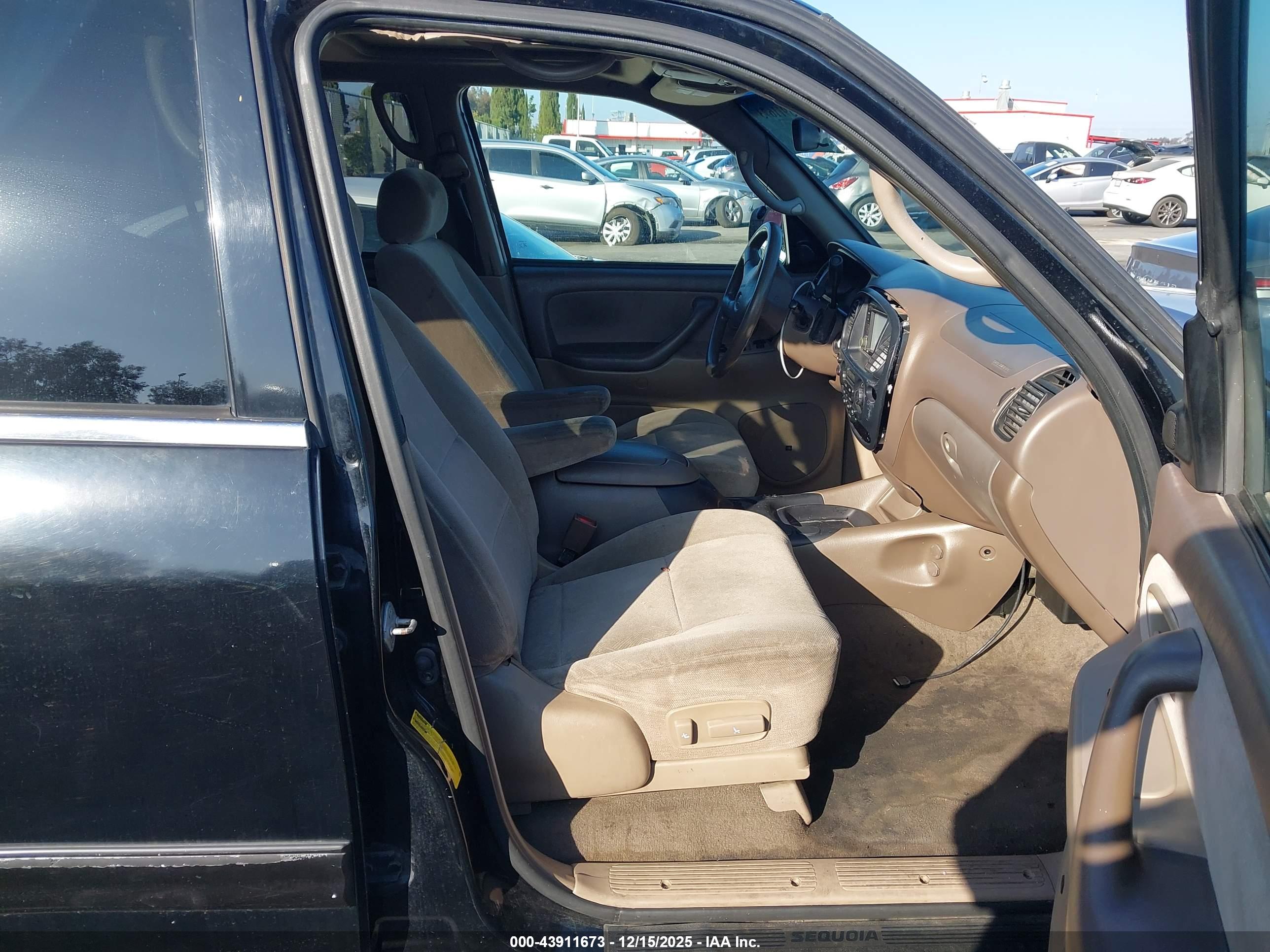 TOYOTA SEQUOIA image 5