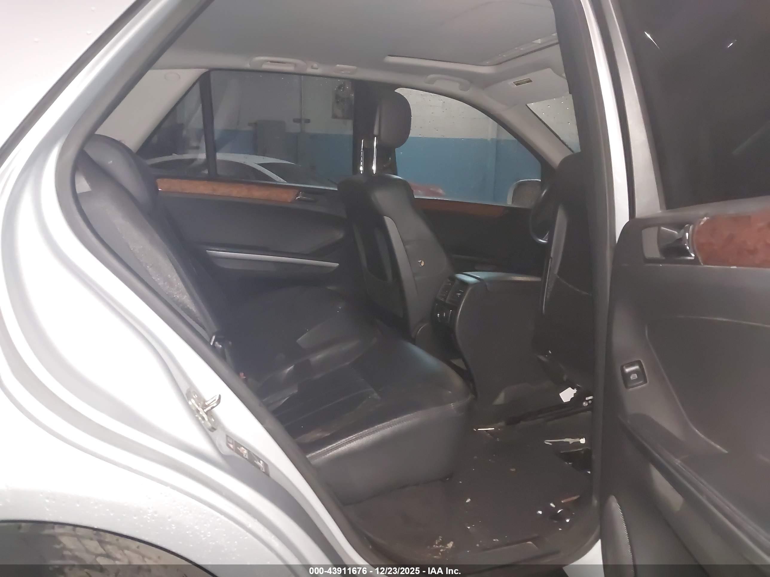 MERCEDES-BENZ ML image 8