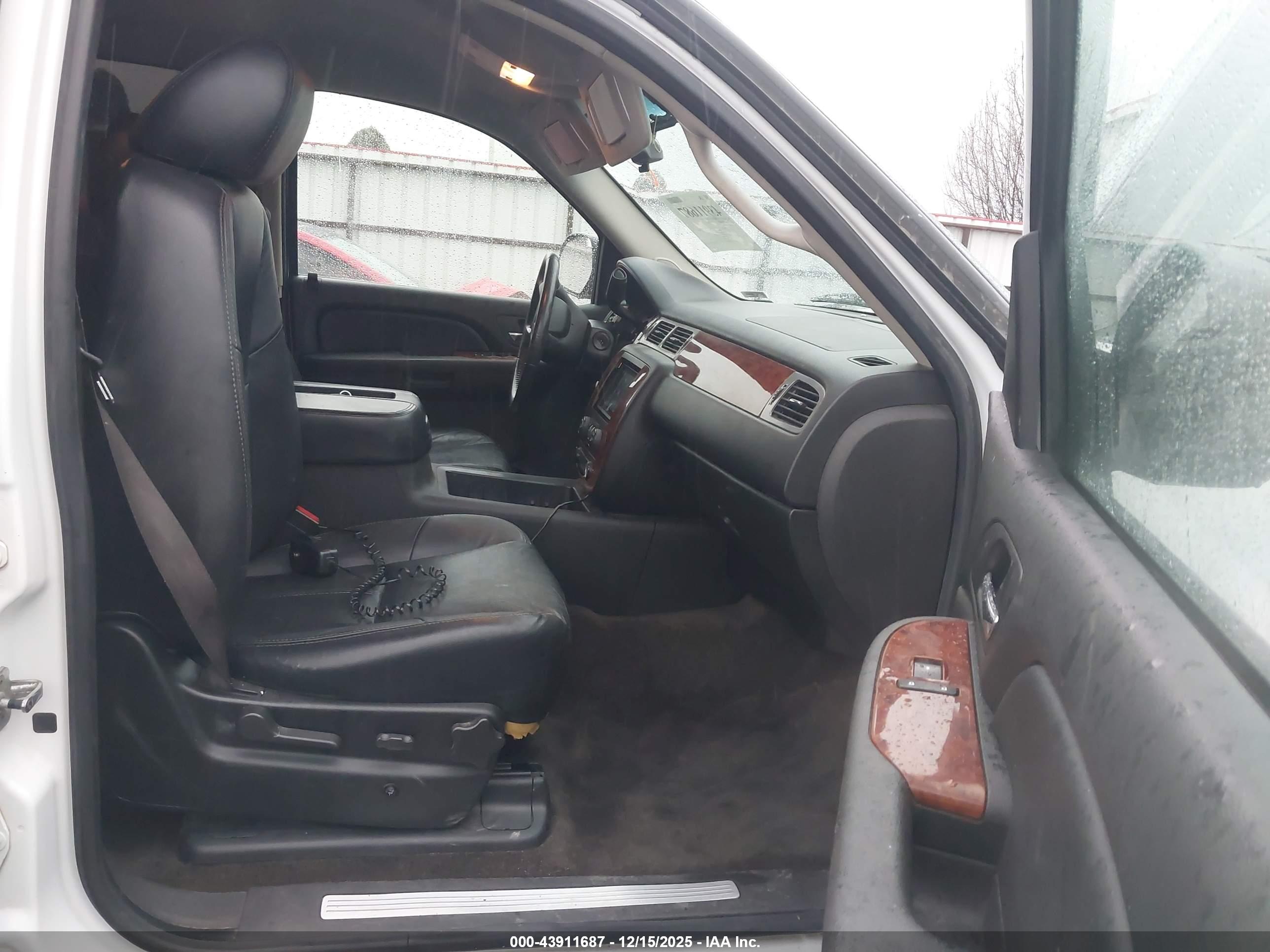 CHEVROLET TAHOE image 5