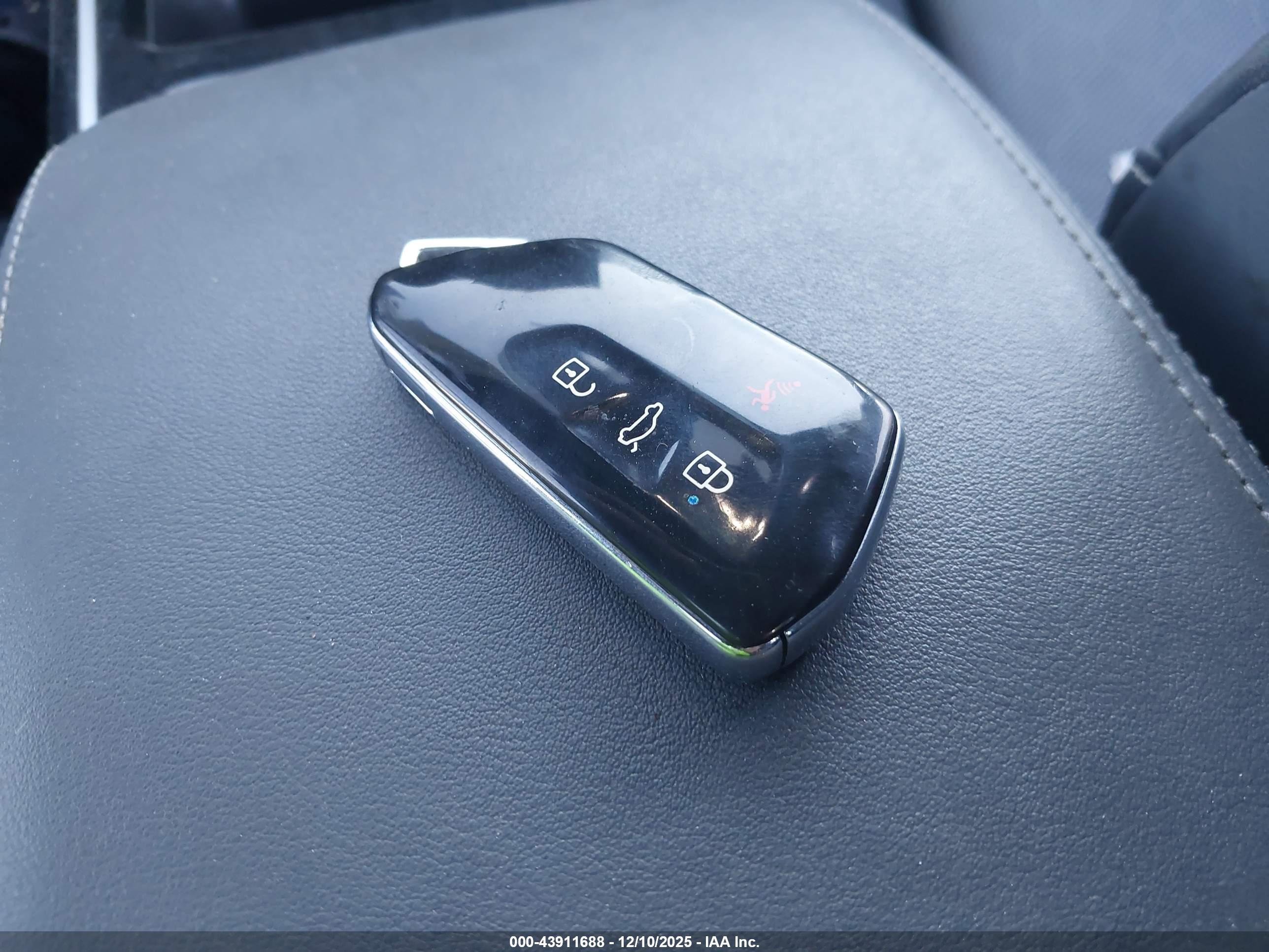 VOLKSWAGEN ID.4 image 11