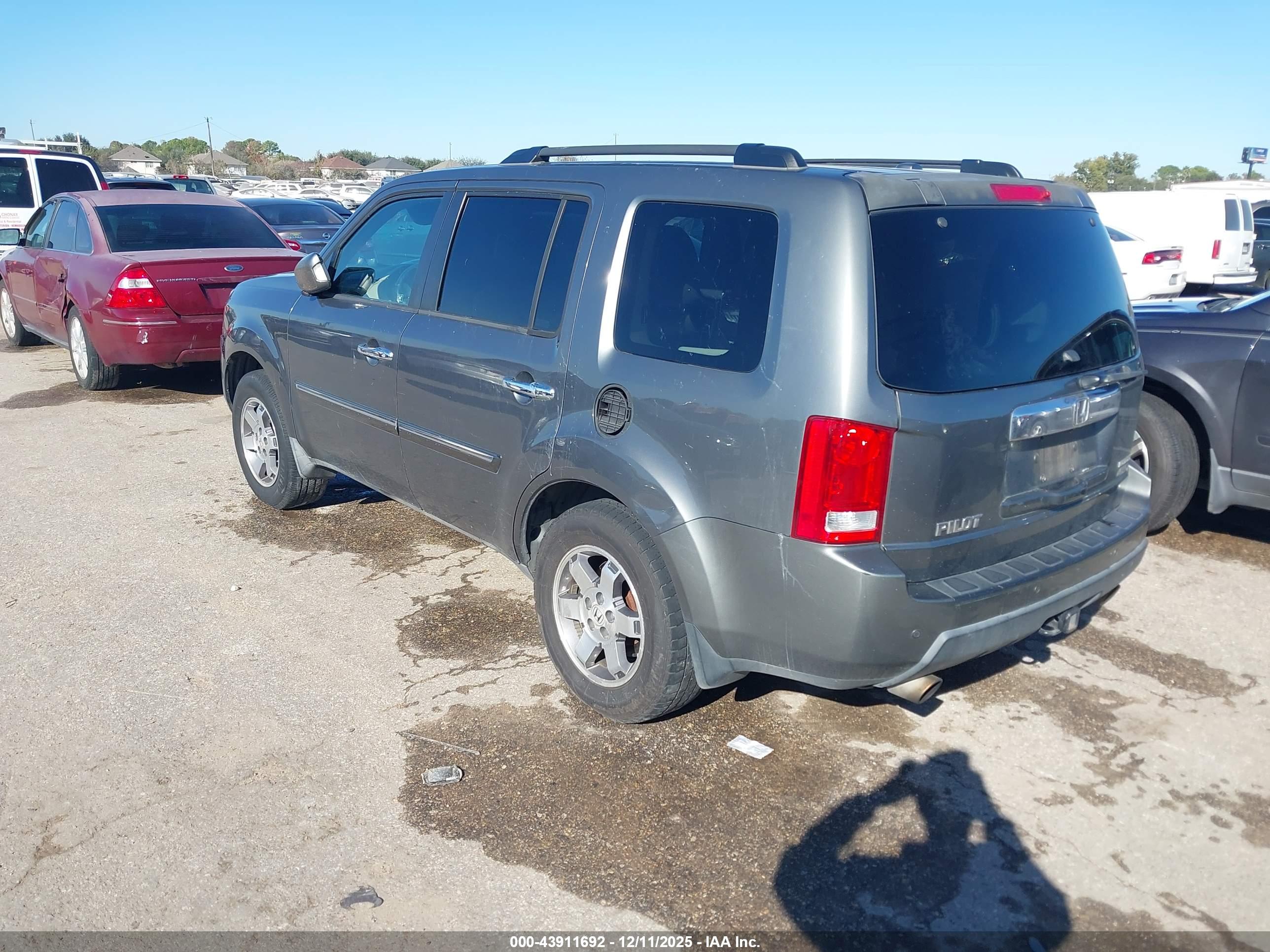 HONDA PILOT image 3