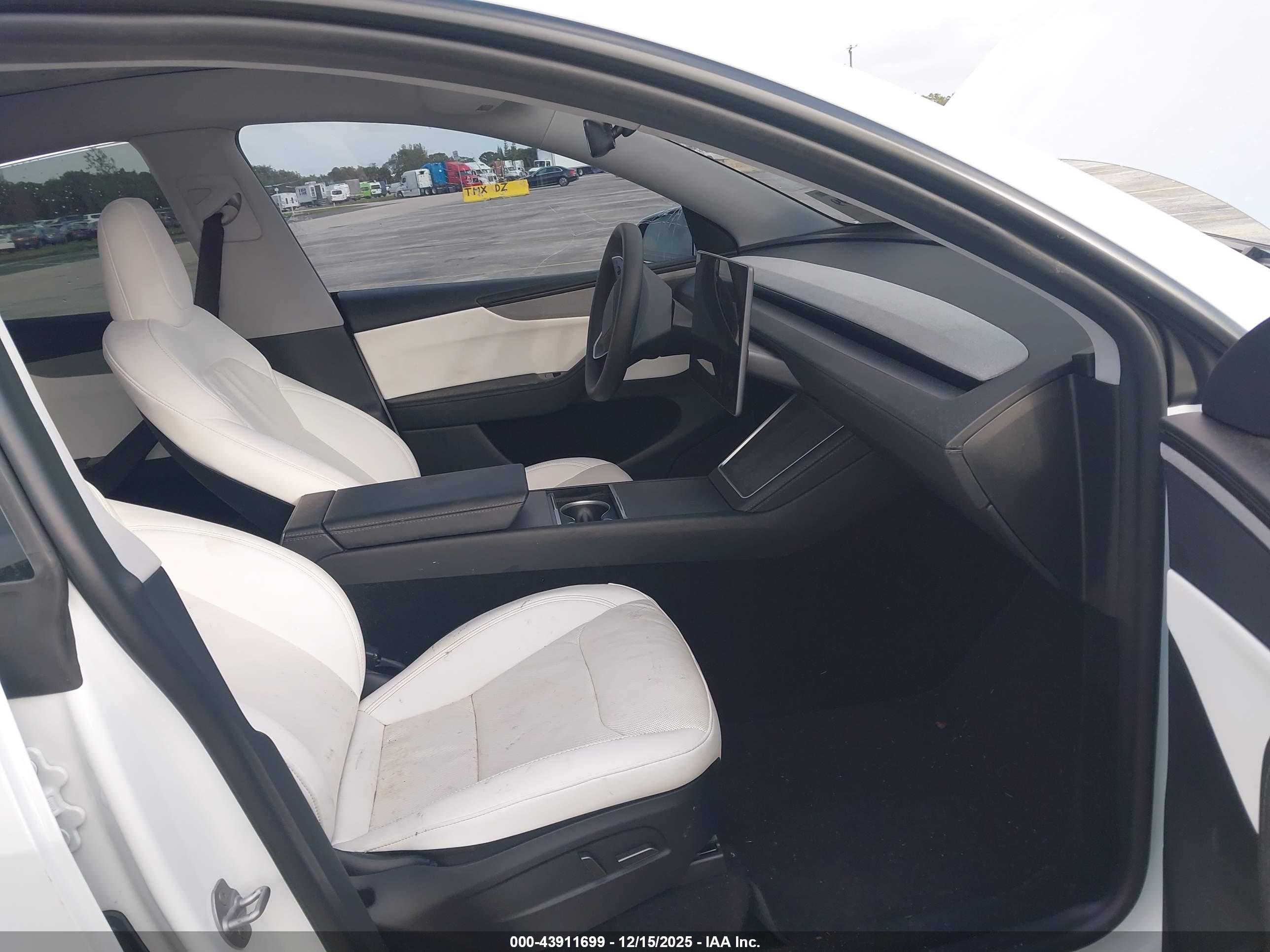 TESLA MODEL image 5
