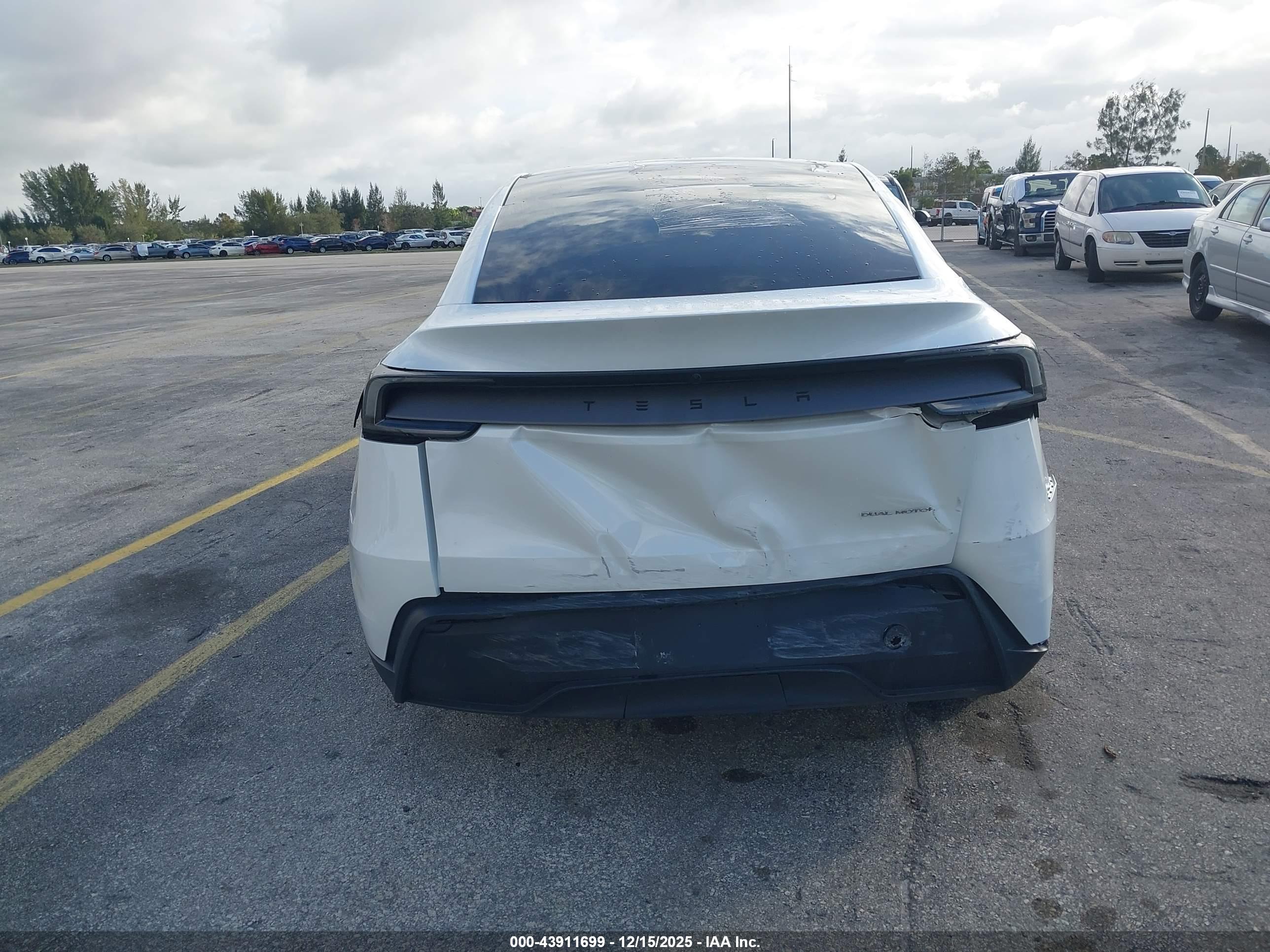 TESLA MODEL image 6
