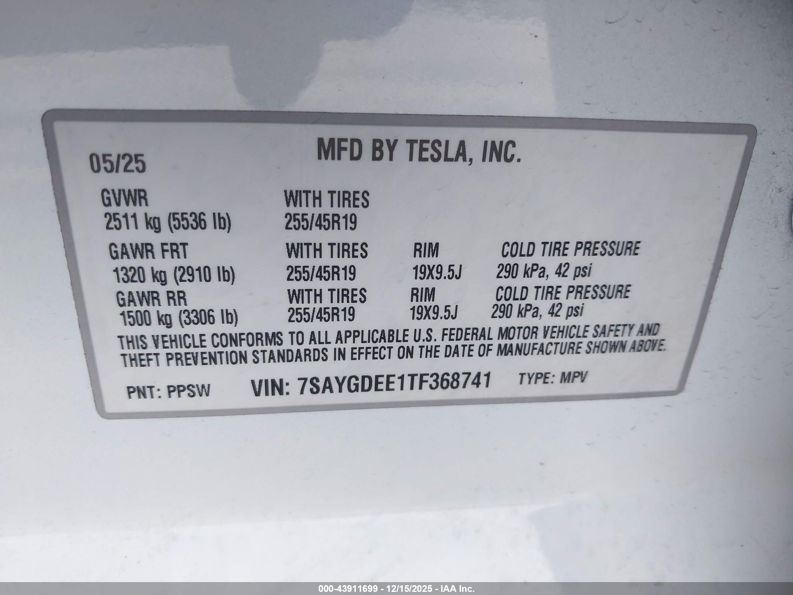 TESLA MODEL image 9