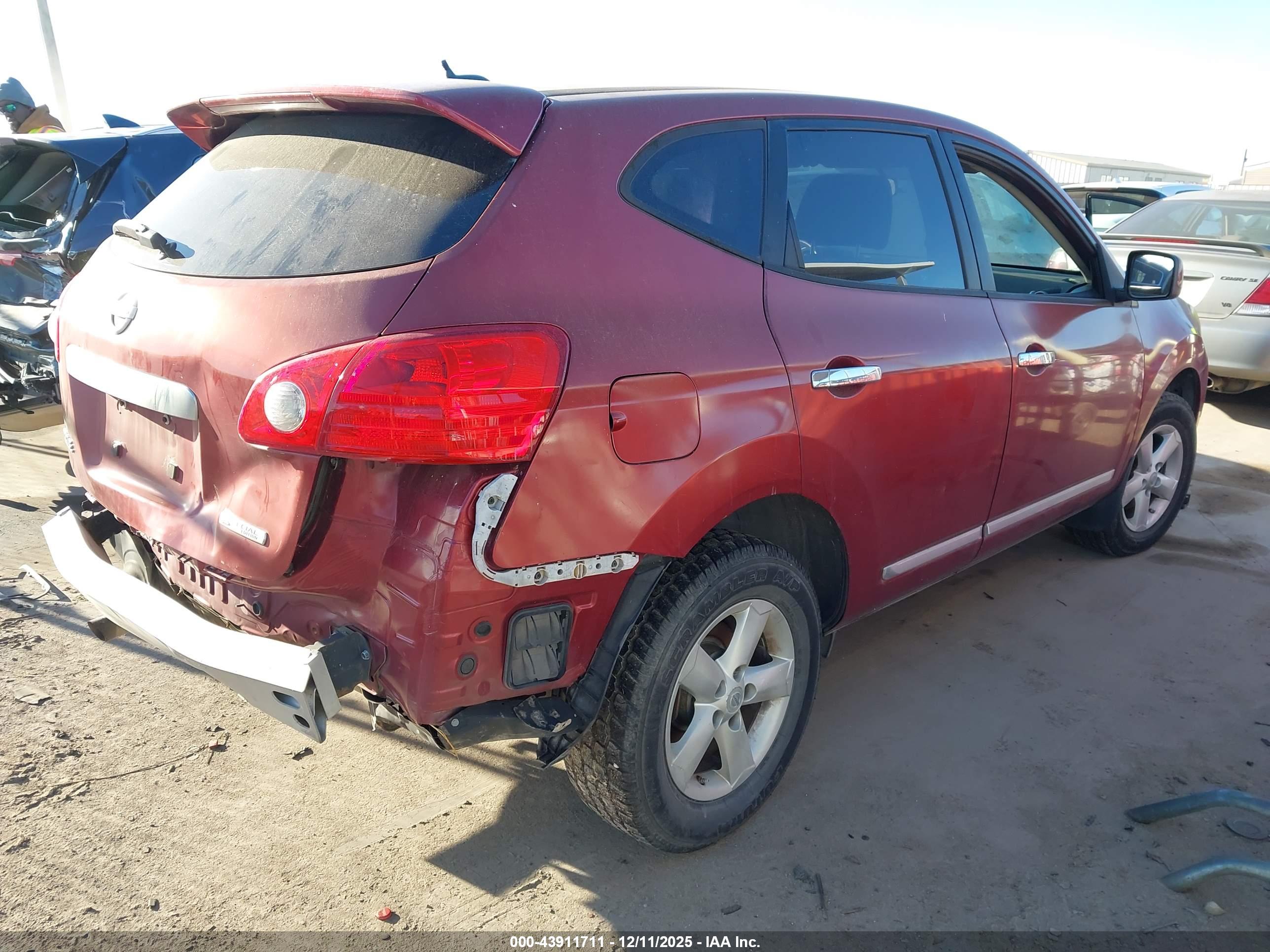 NISSAN ROGUE image 4