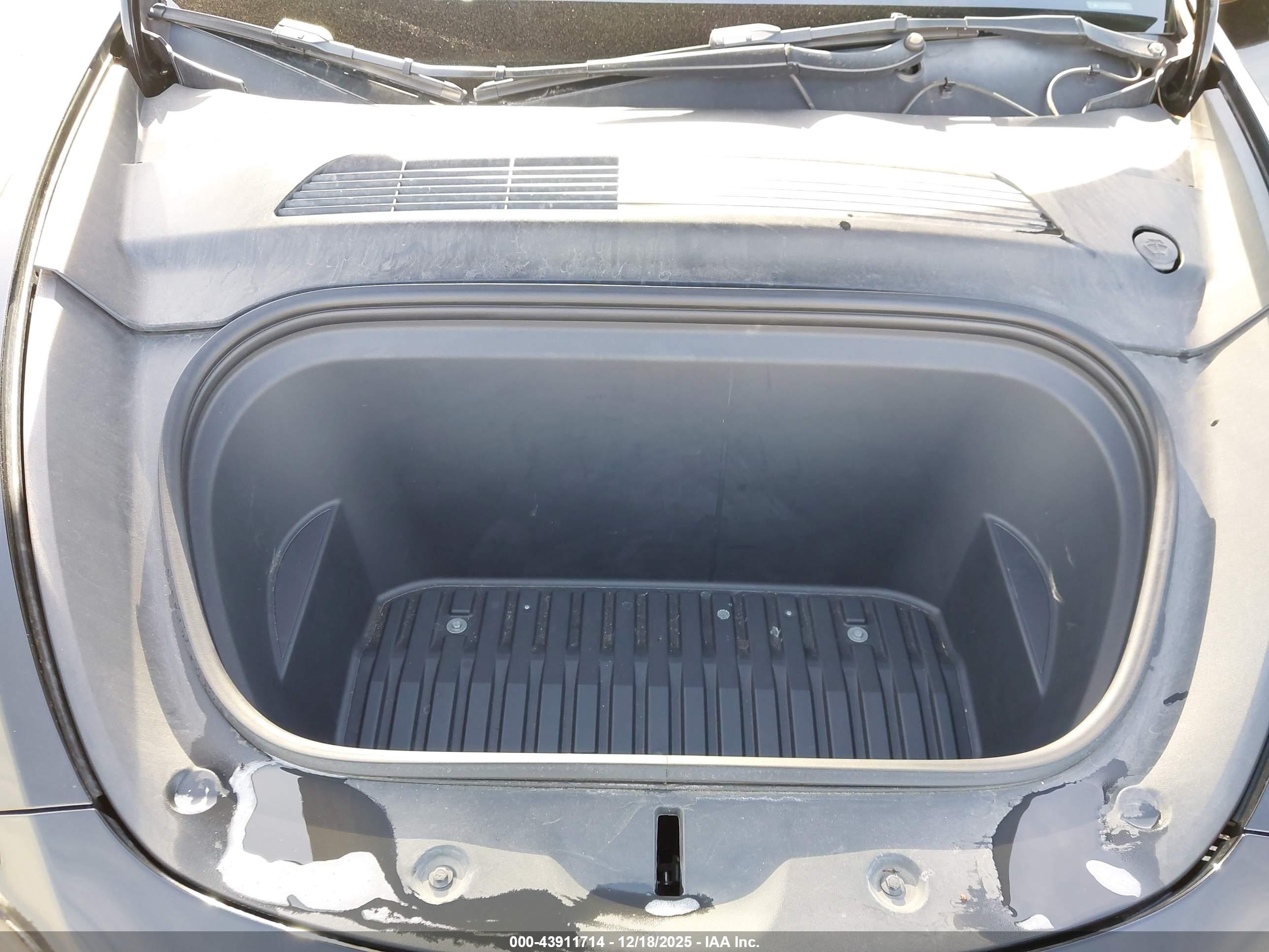 TESLA MODEL image 10