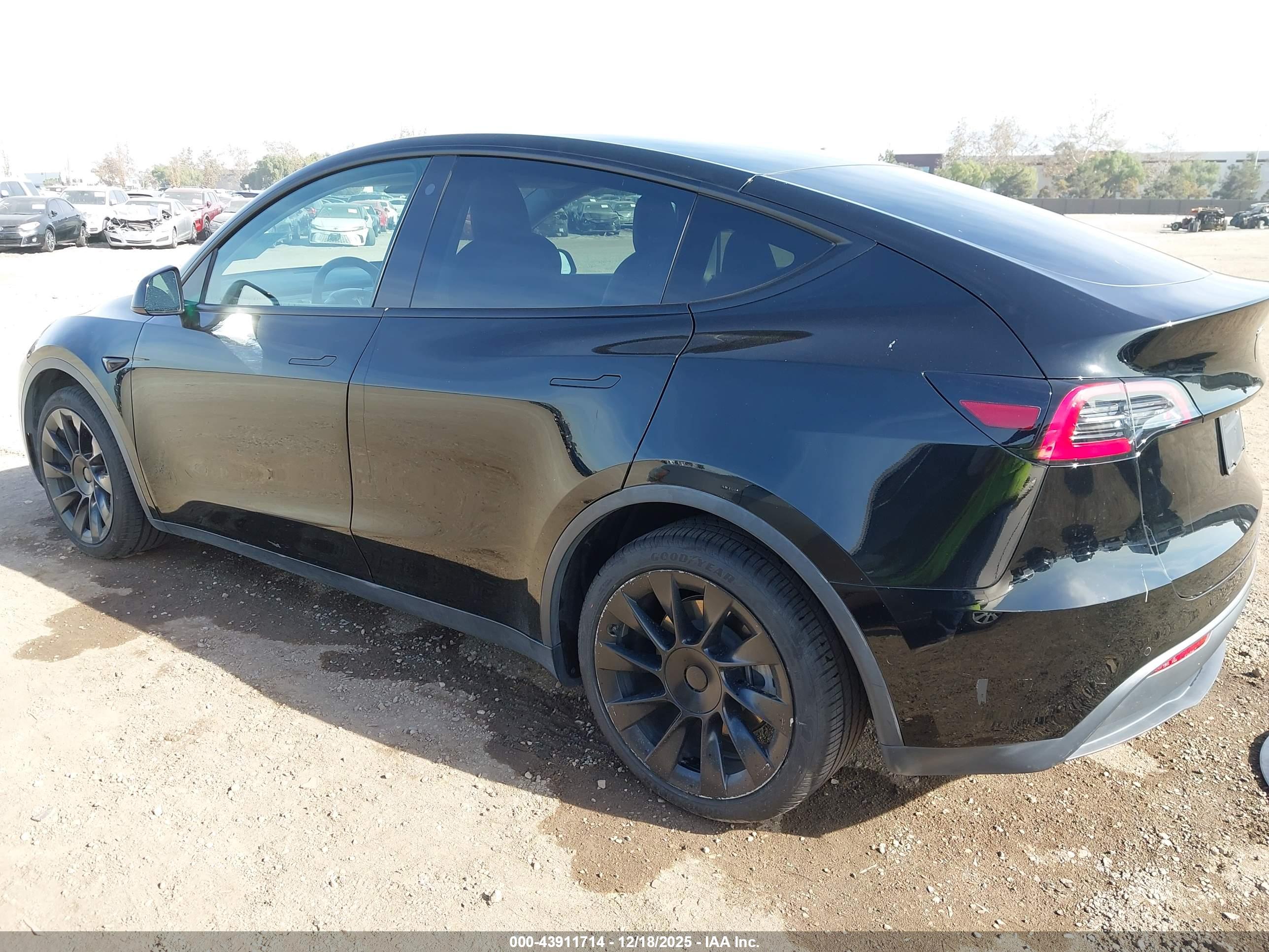 TESLA MODEL image 3