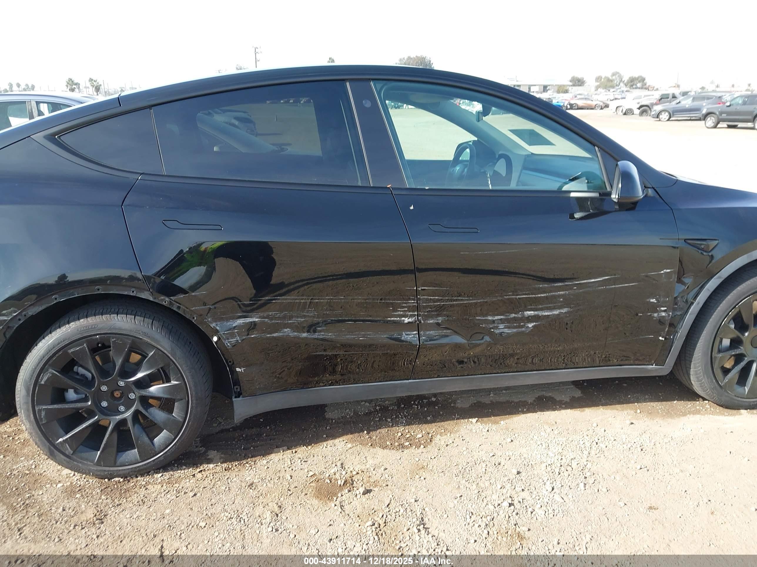TESLA MODEL image 6