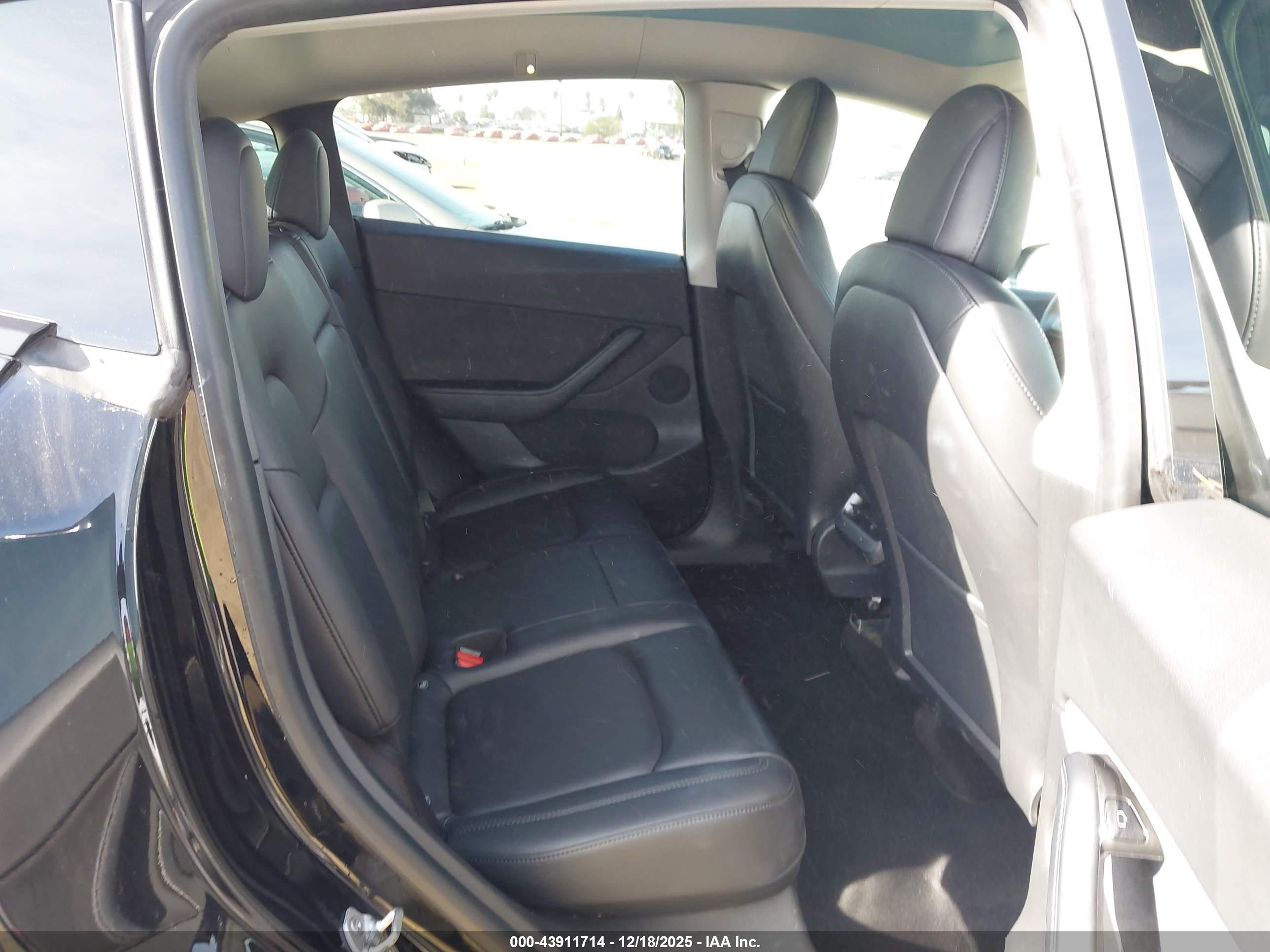TESLA MODEL image 8