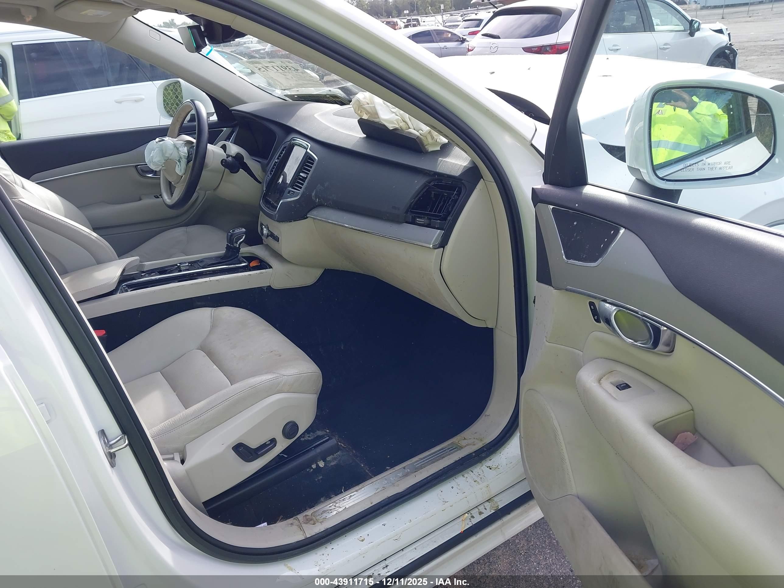 VOLVO XC90 image 5