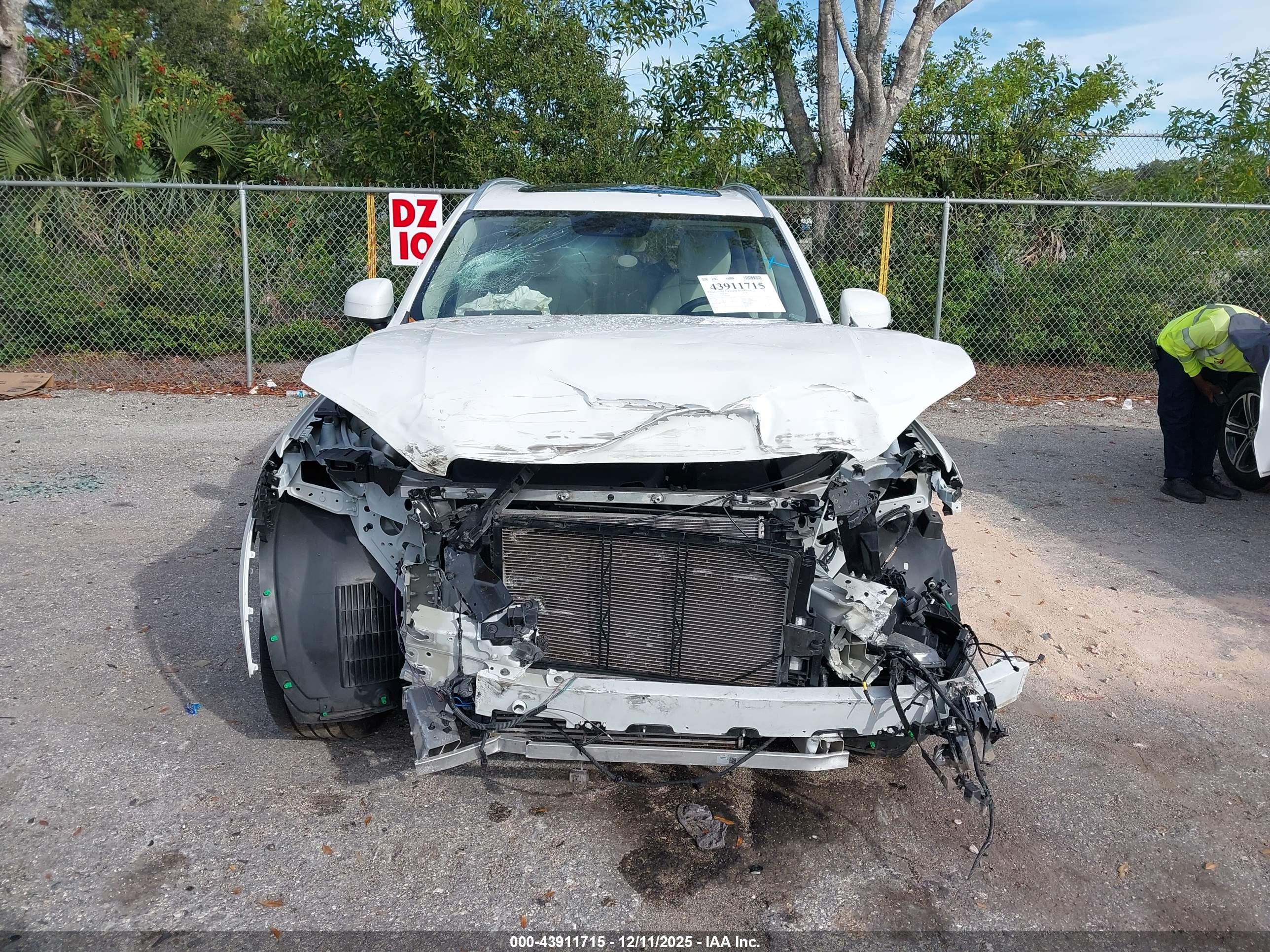 VOLVO XC90 image 6
