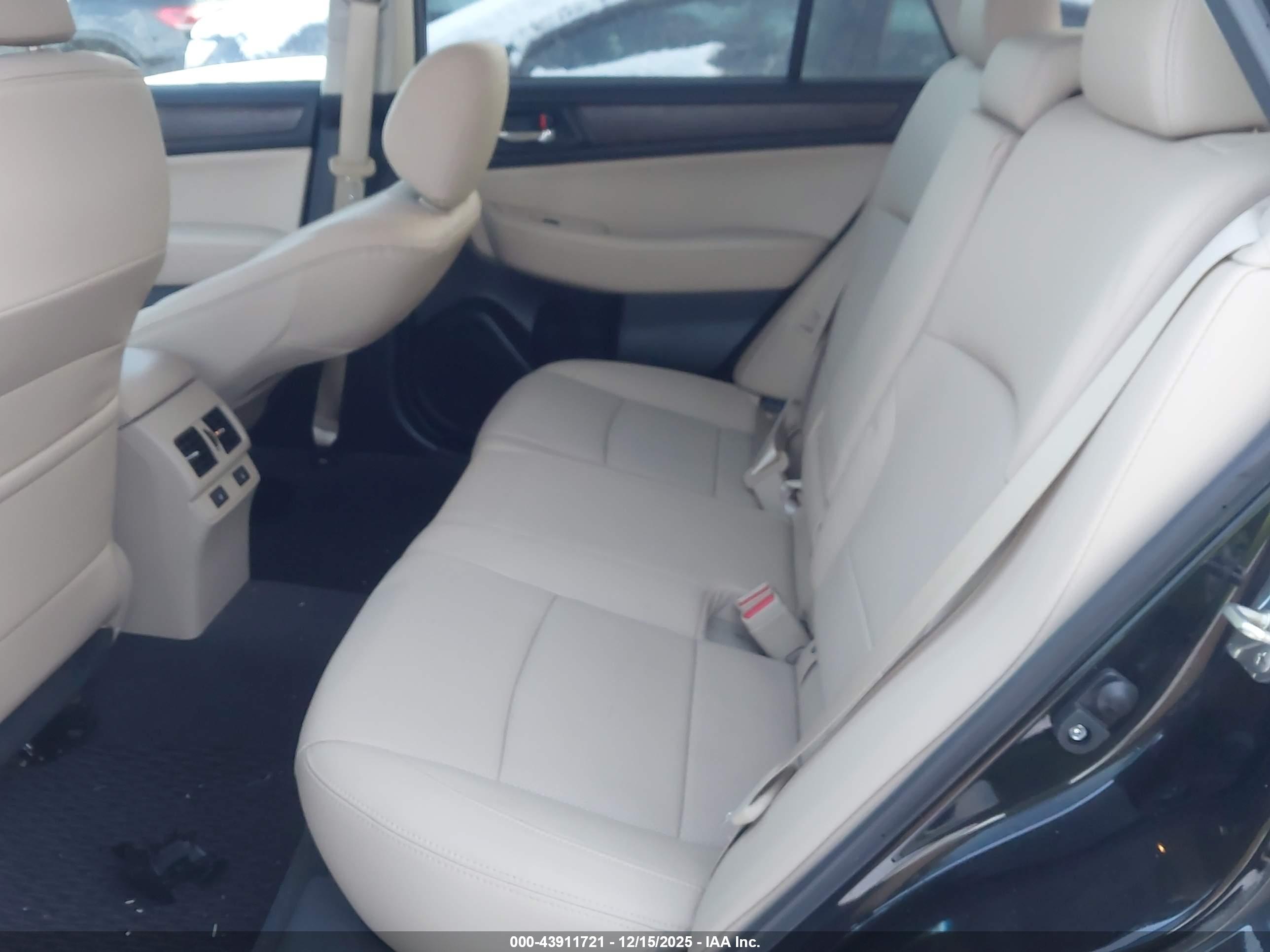 SUBARU OUTBACK image 8