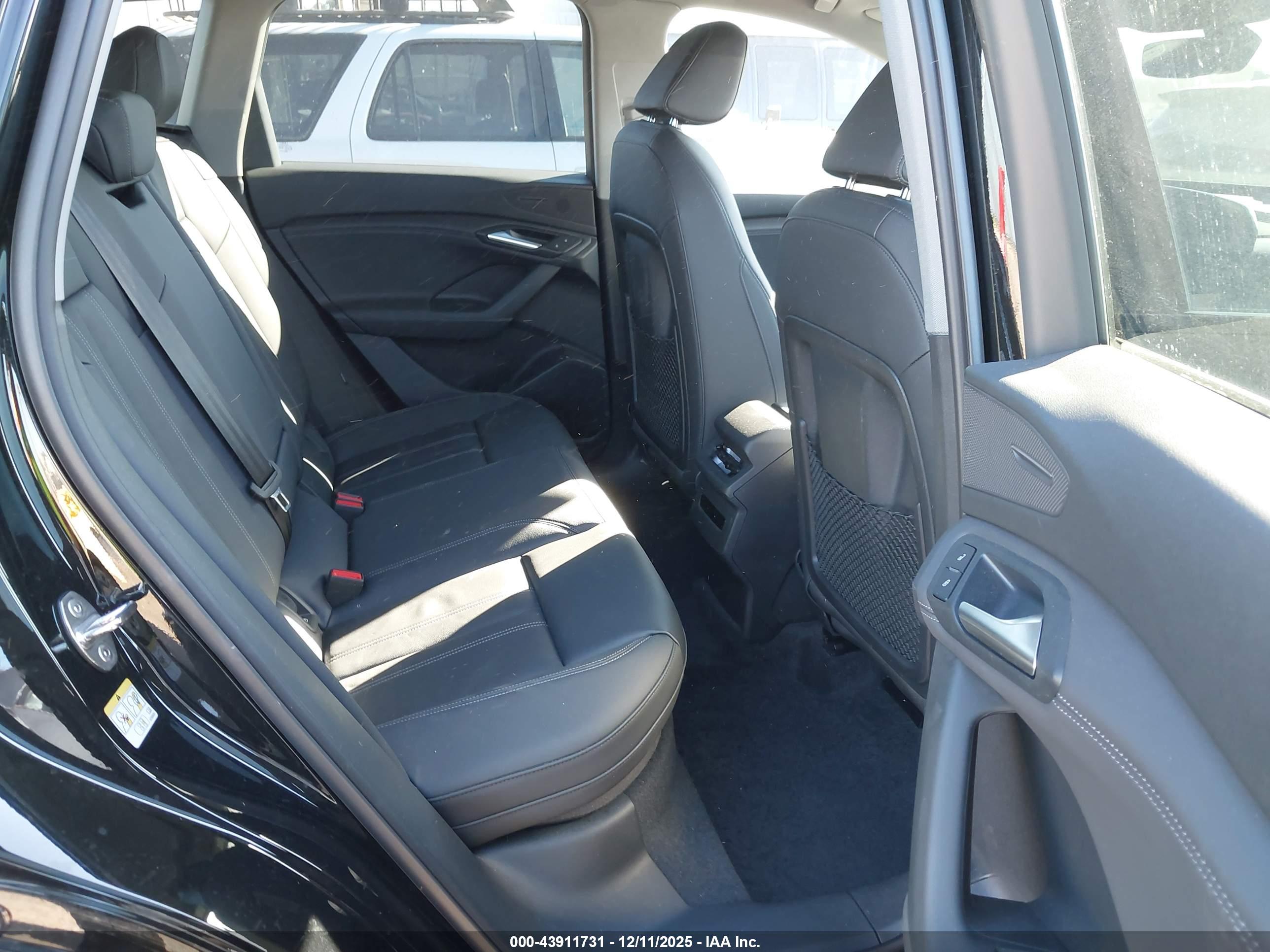 AUDI Q6 image 8