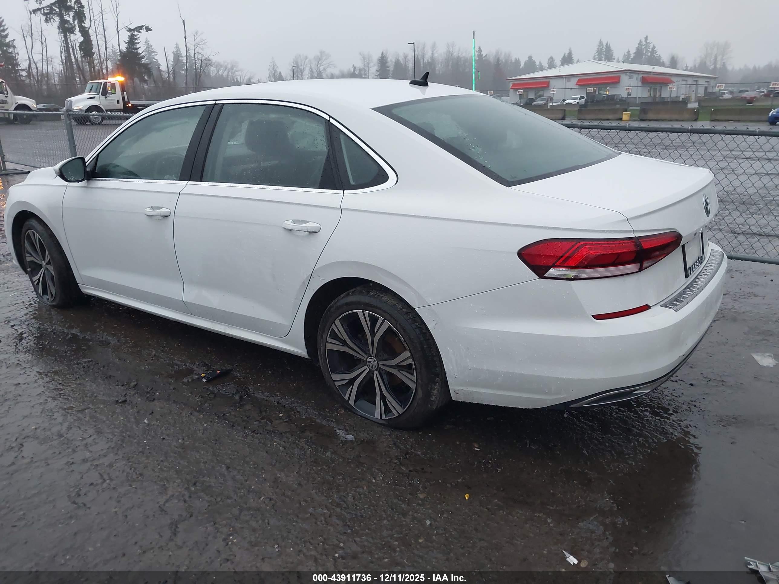 VOLKSWAGEN PASSAT image 3