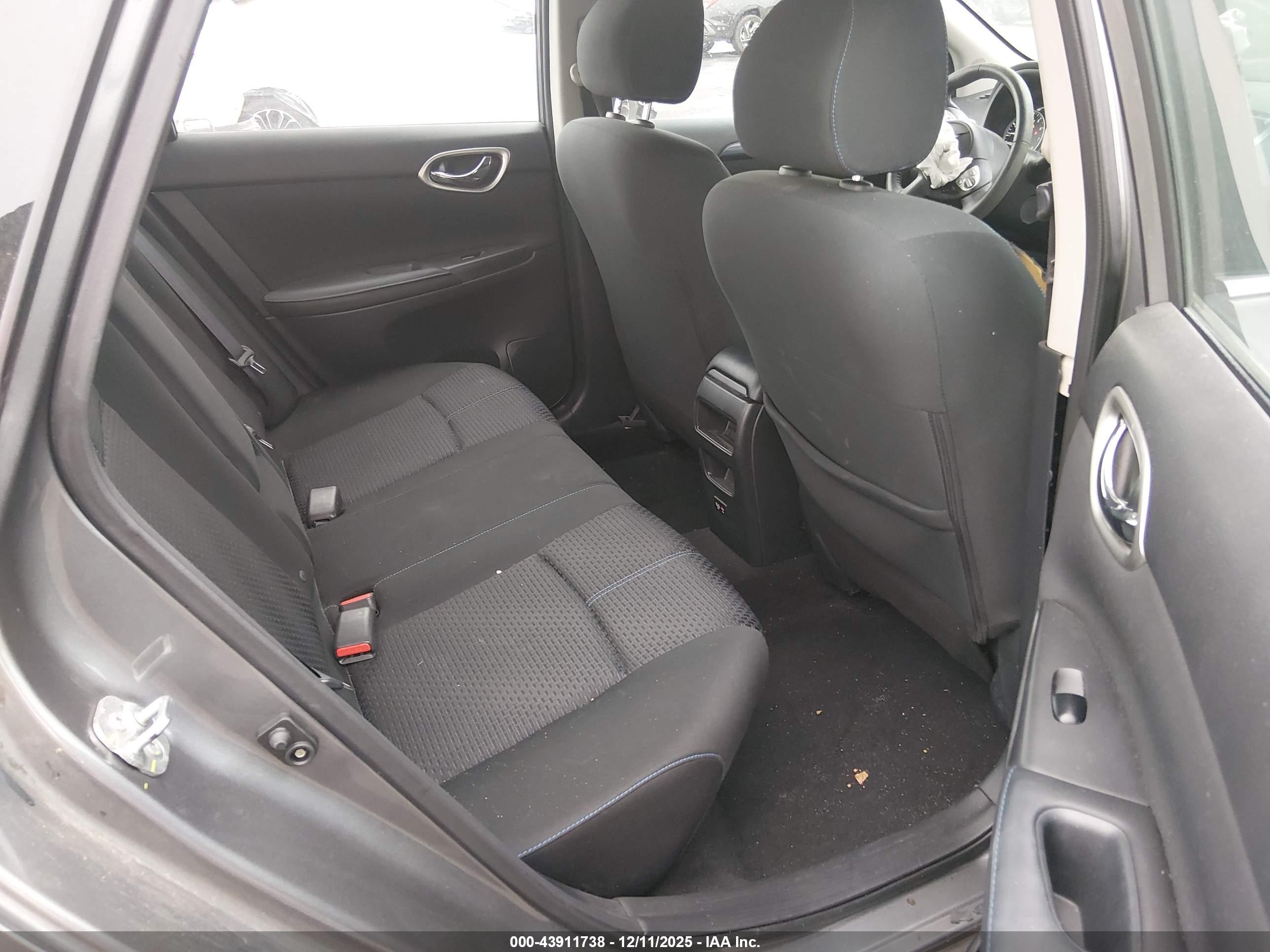 NISSAN SENTRA image 8