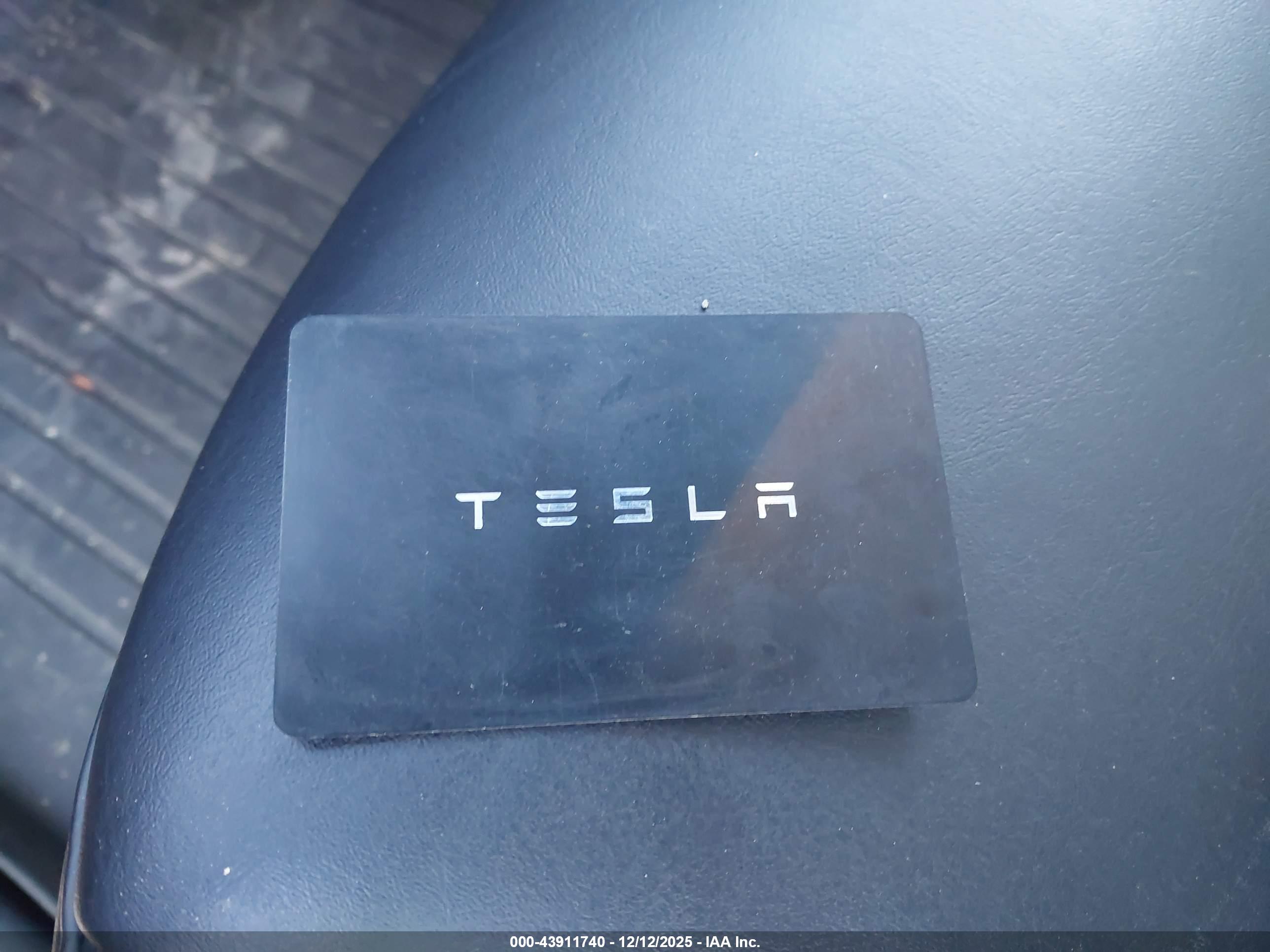 TESLA MODEL image 11