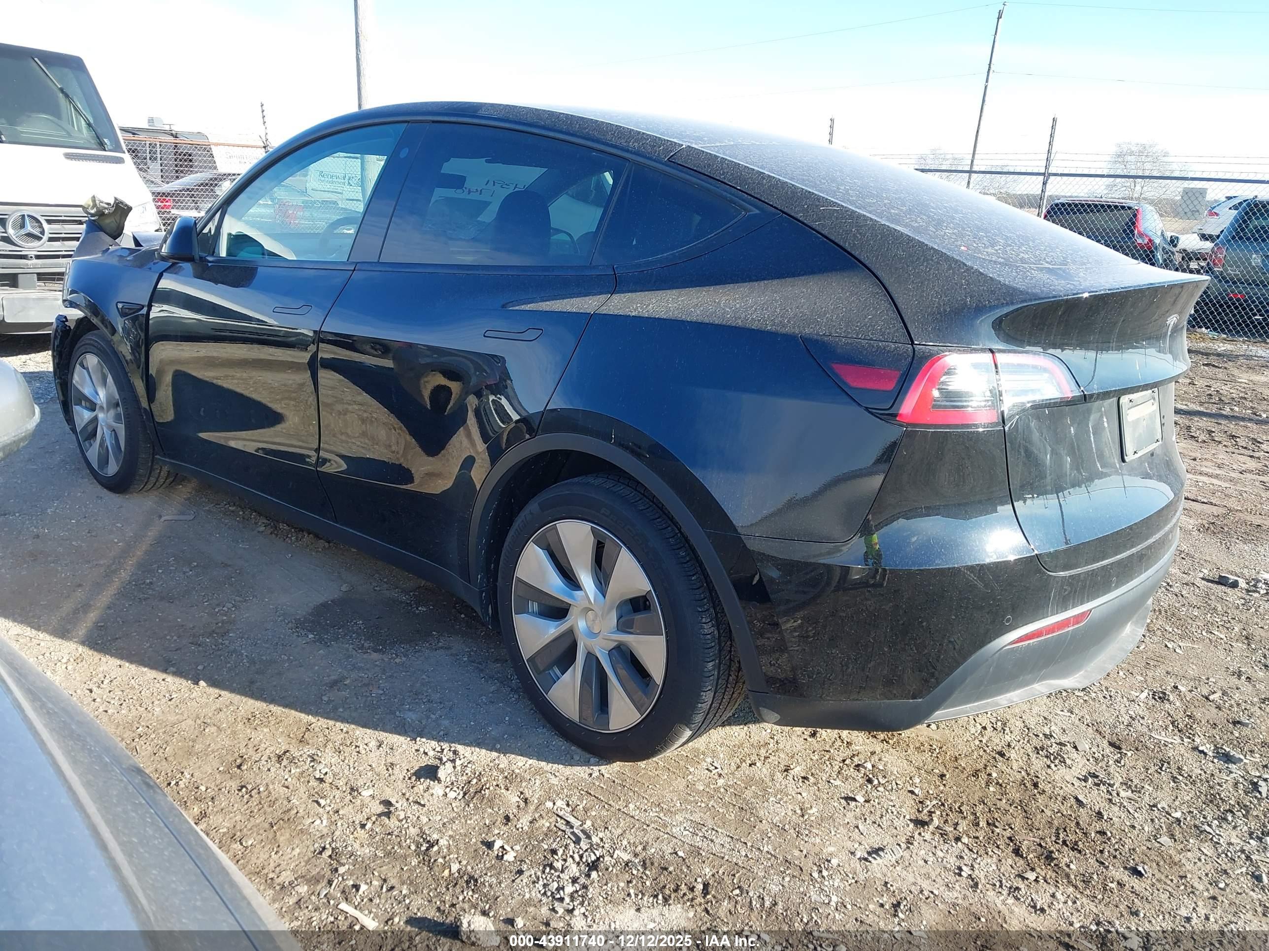 TESLA MODEL image 3