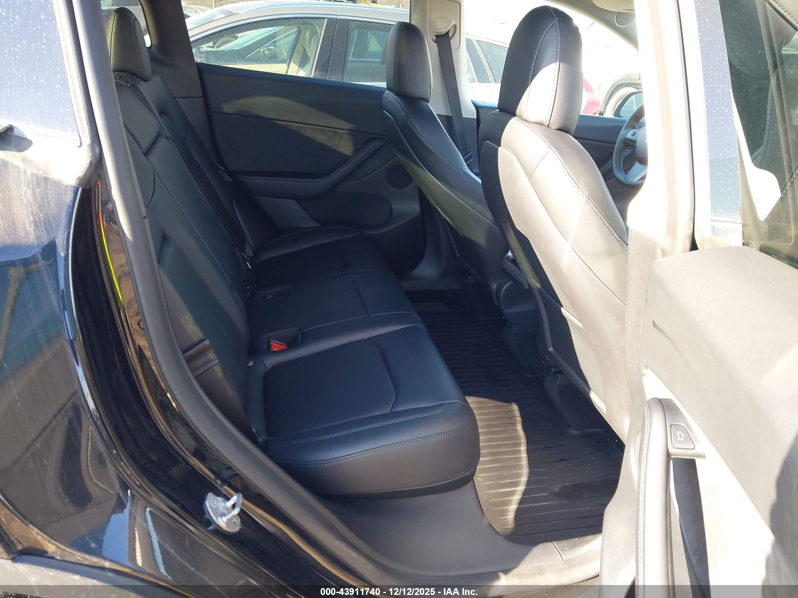 TESLA MODEL image 8