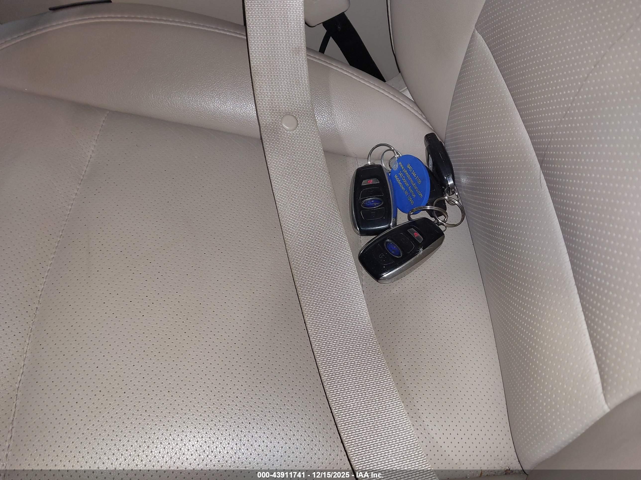 SUBARU OUTBACK image 11