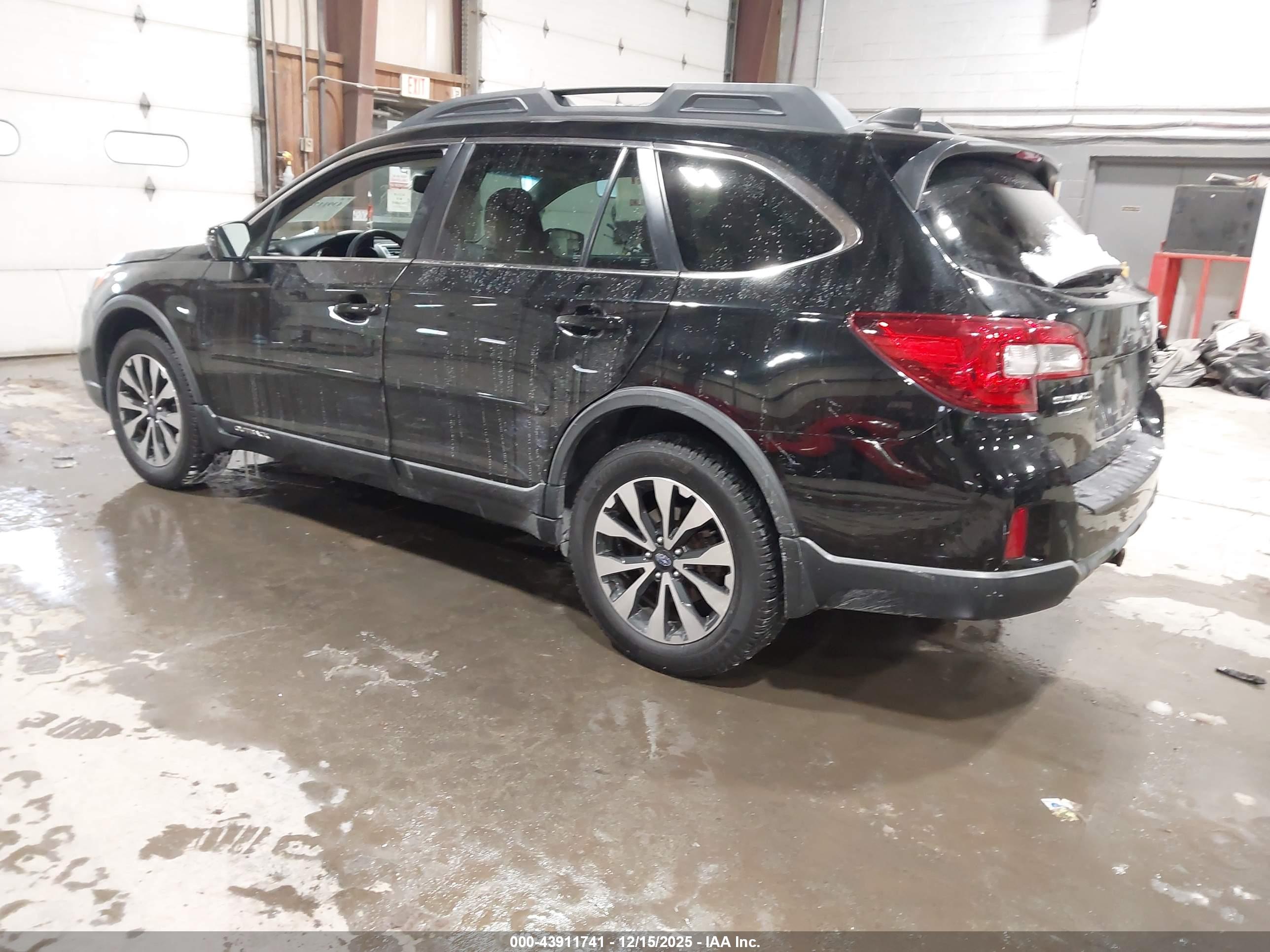SUBARU OUTBACK image 3