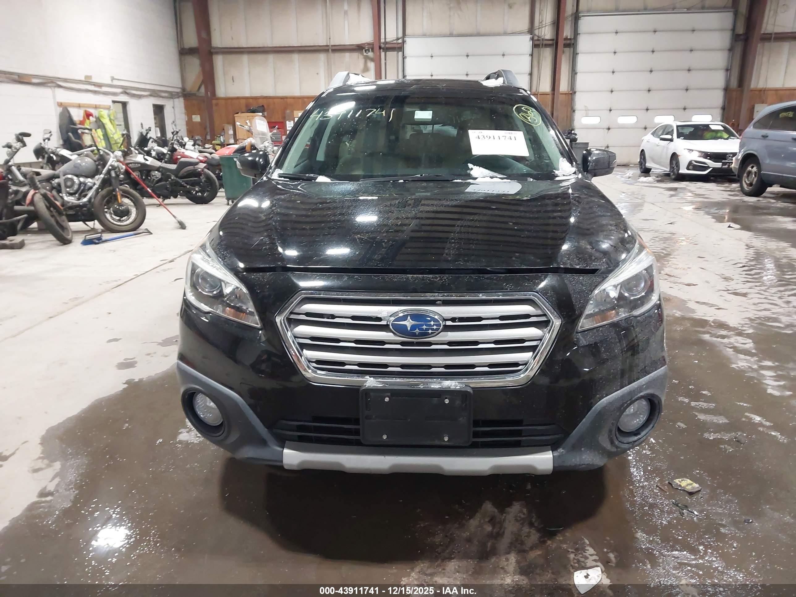SUBARU OUTBACK image 6