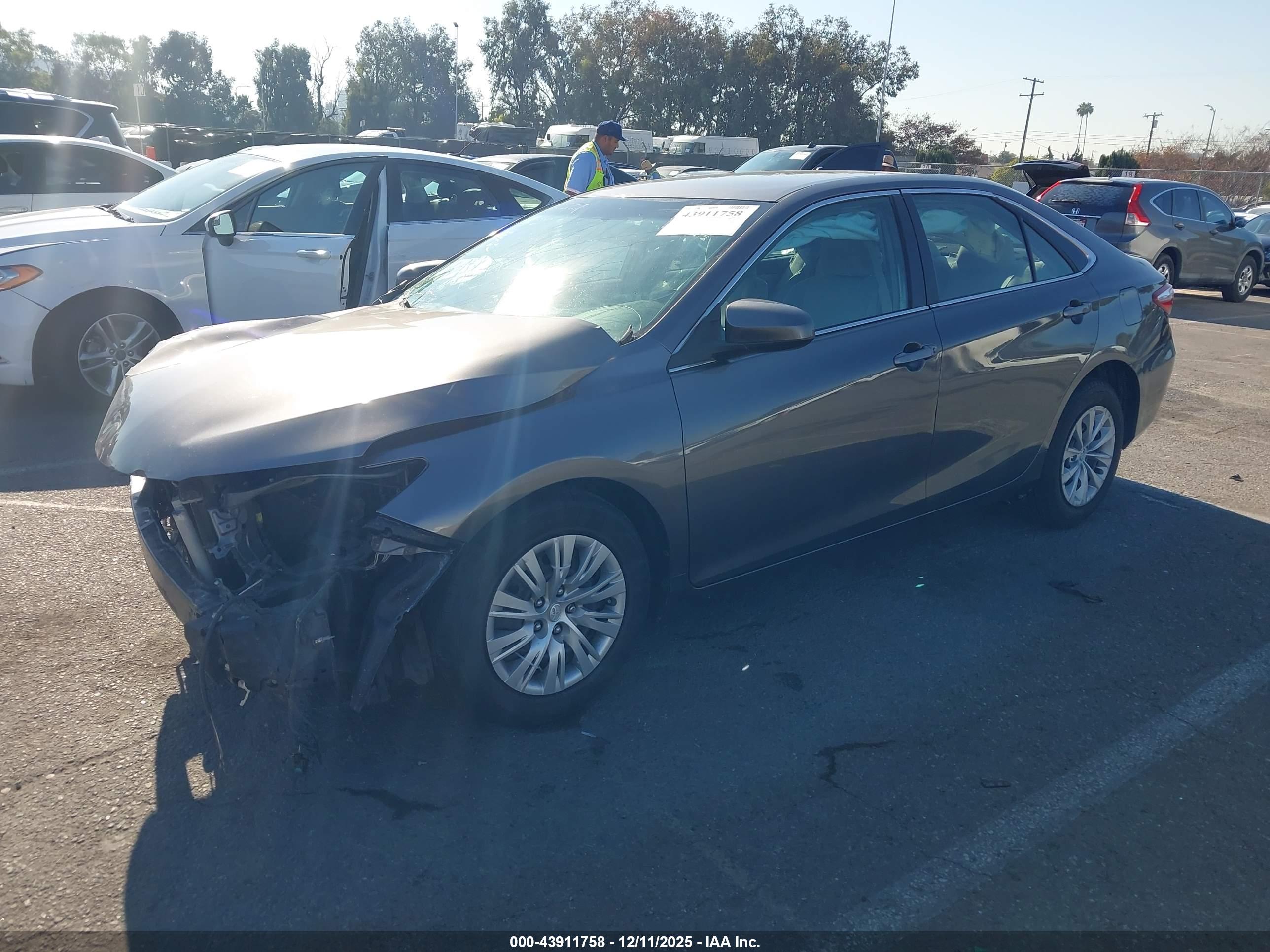 TOYOTA CAMRY image 2