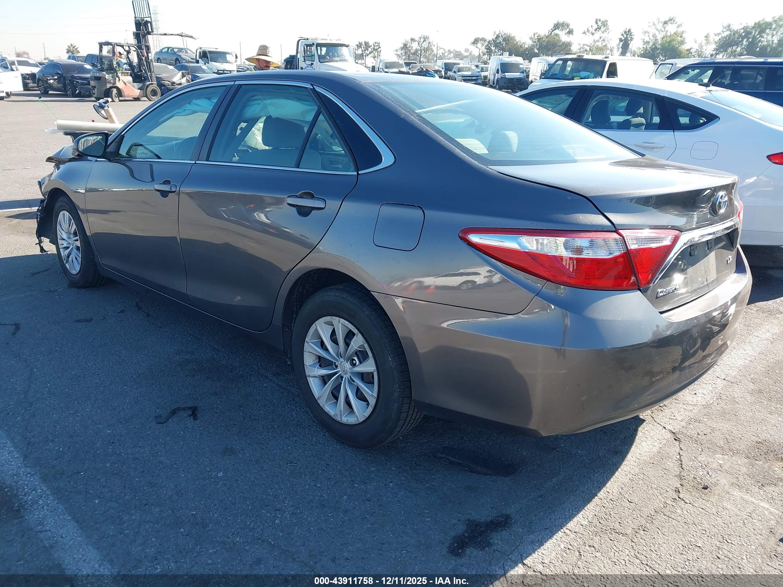 TOYOTA CAMRY image 3
