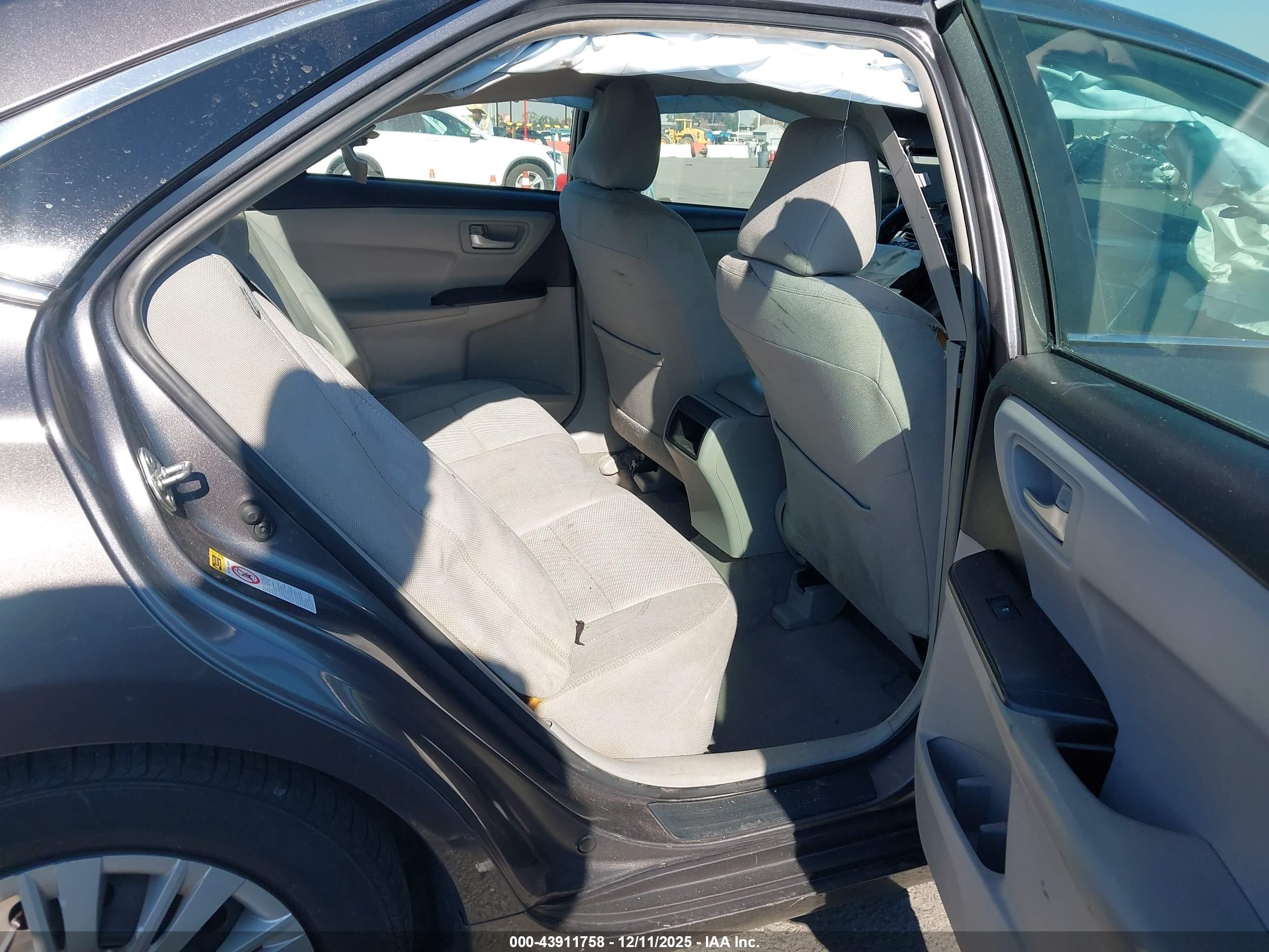 TOYOTA CAMRY image 8
