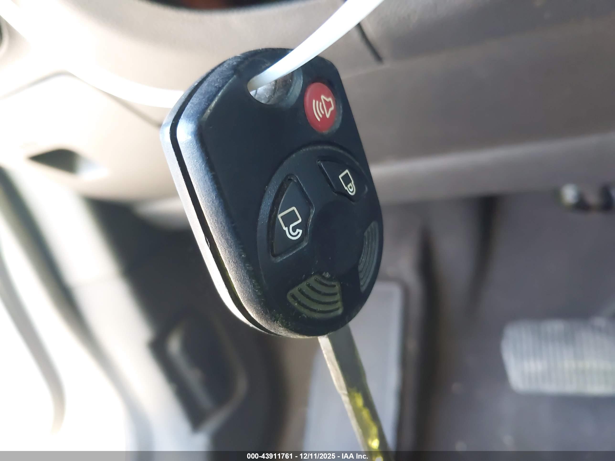 FORD ESCAPE image 11