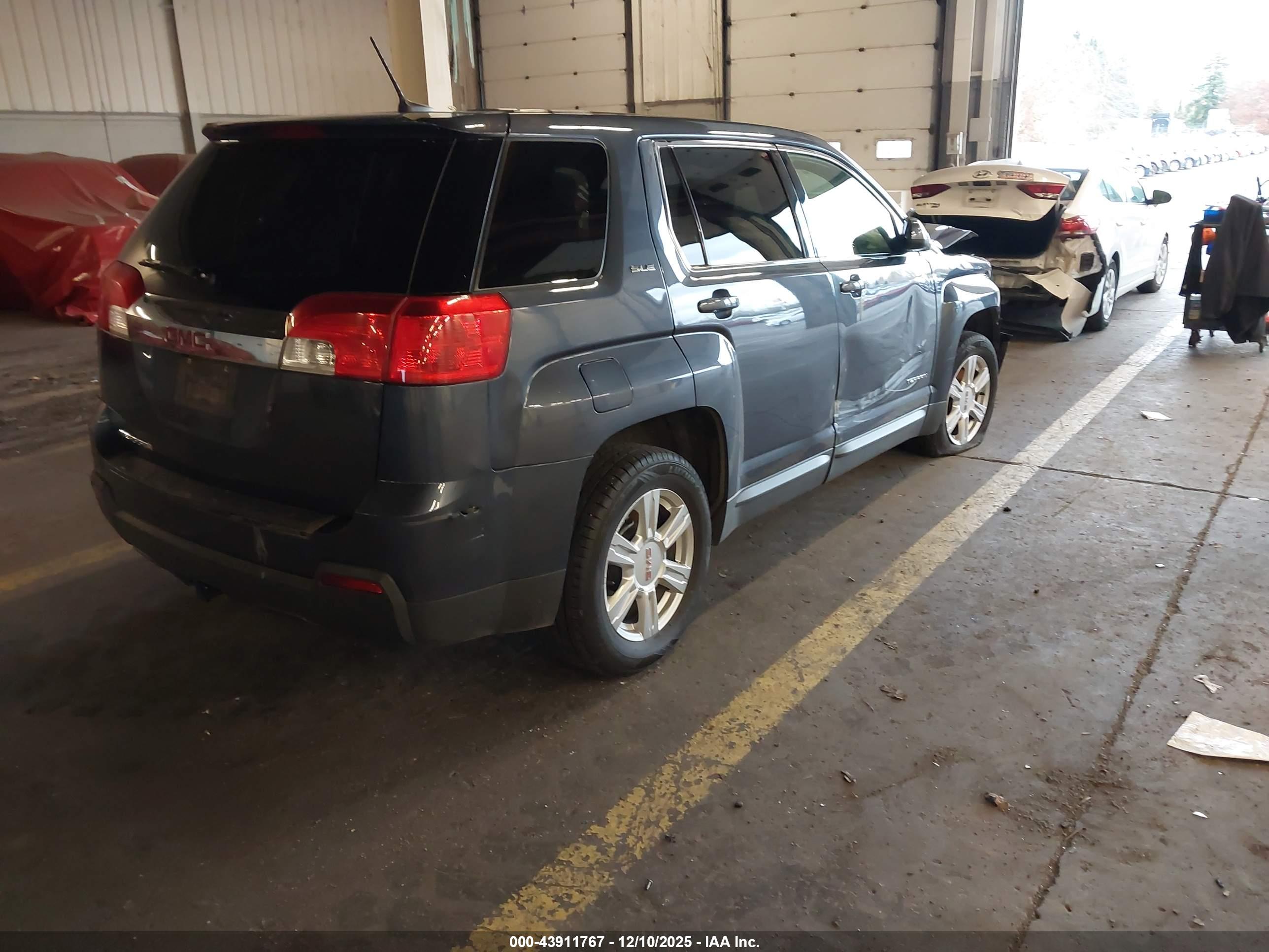 GMC TERRAIN image 4