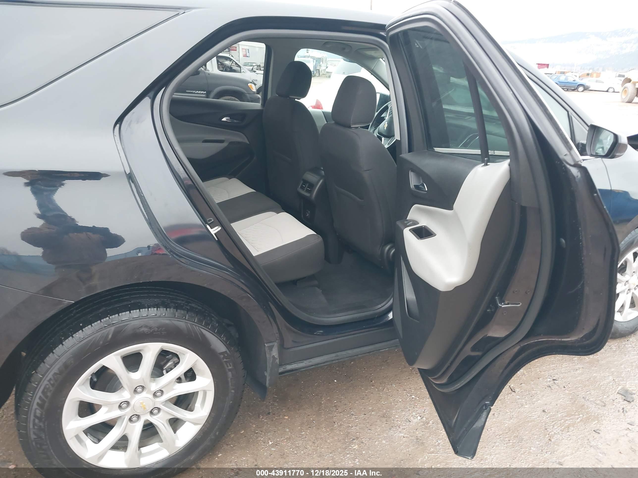 CHEVROLET EQUINOX image 8