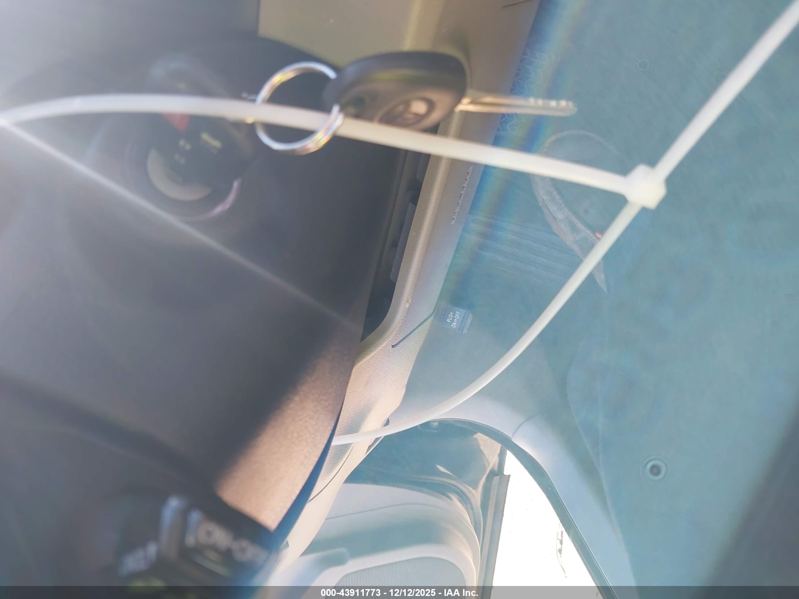 TOYOTA CAMRY image 11