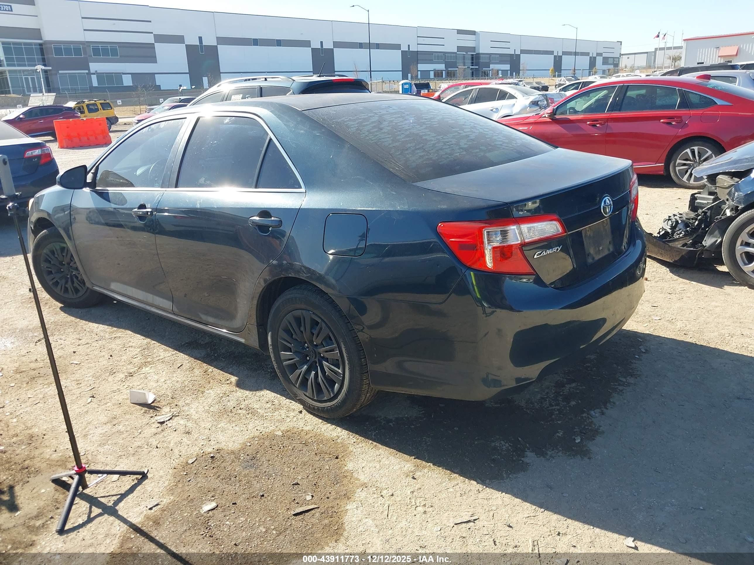 TOYOTA CAMRY image 3