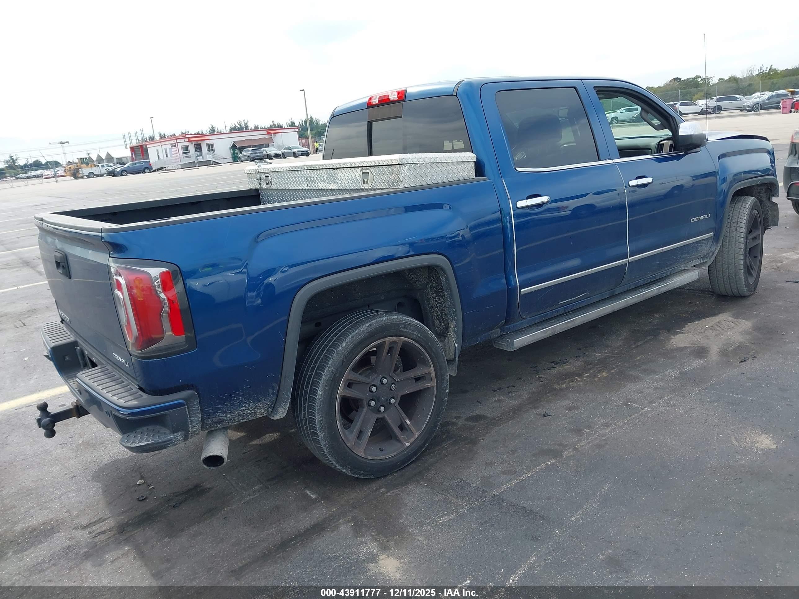 GMC SIERRA image 4