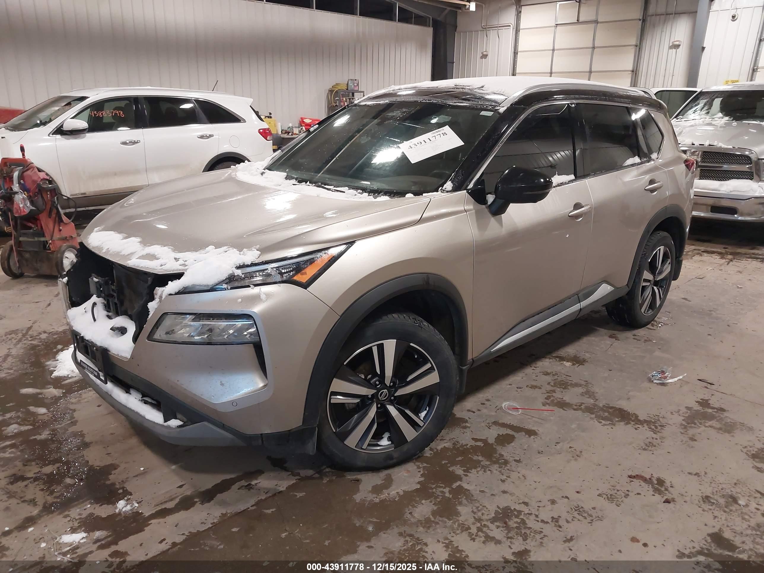 NISSAN ROGUE image 2