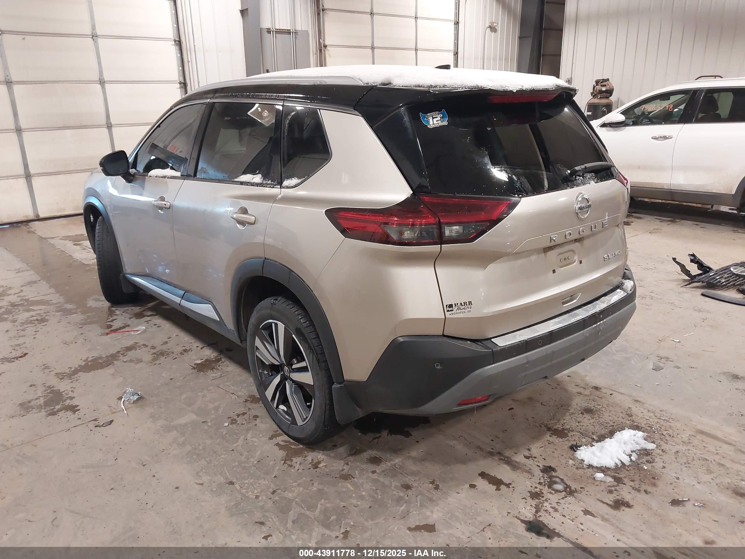 NISSAN ROGUE image 3