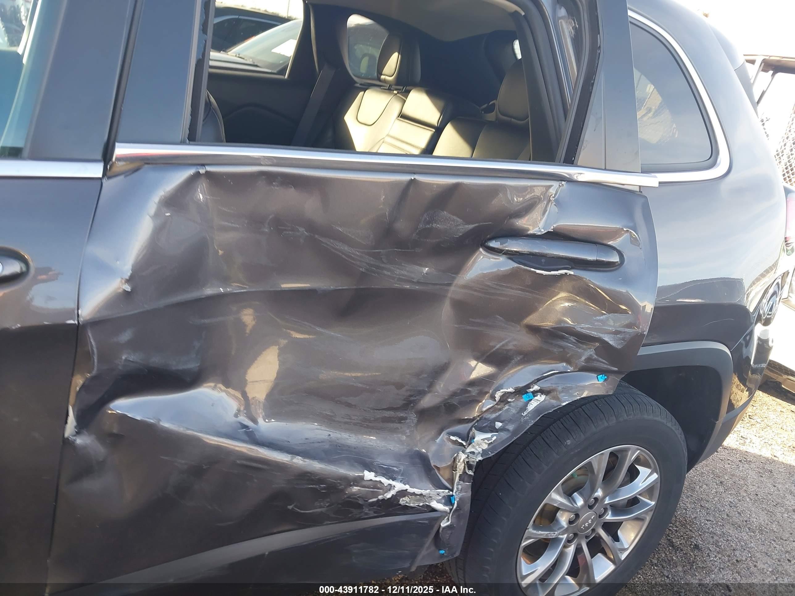 JEEP CHEROKEE image 6