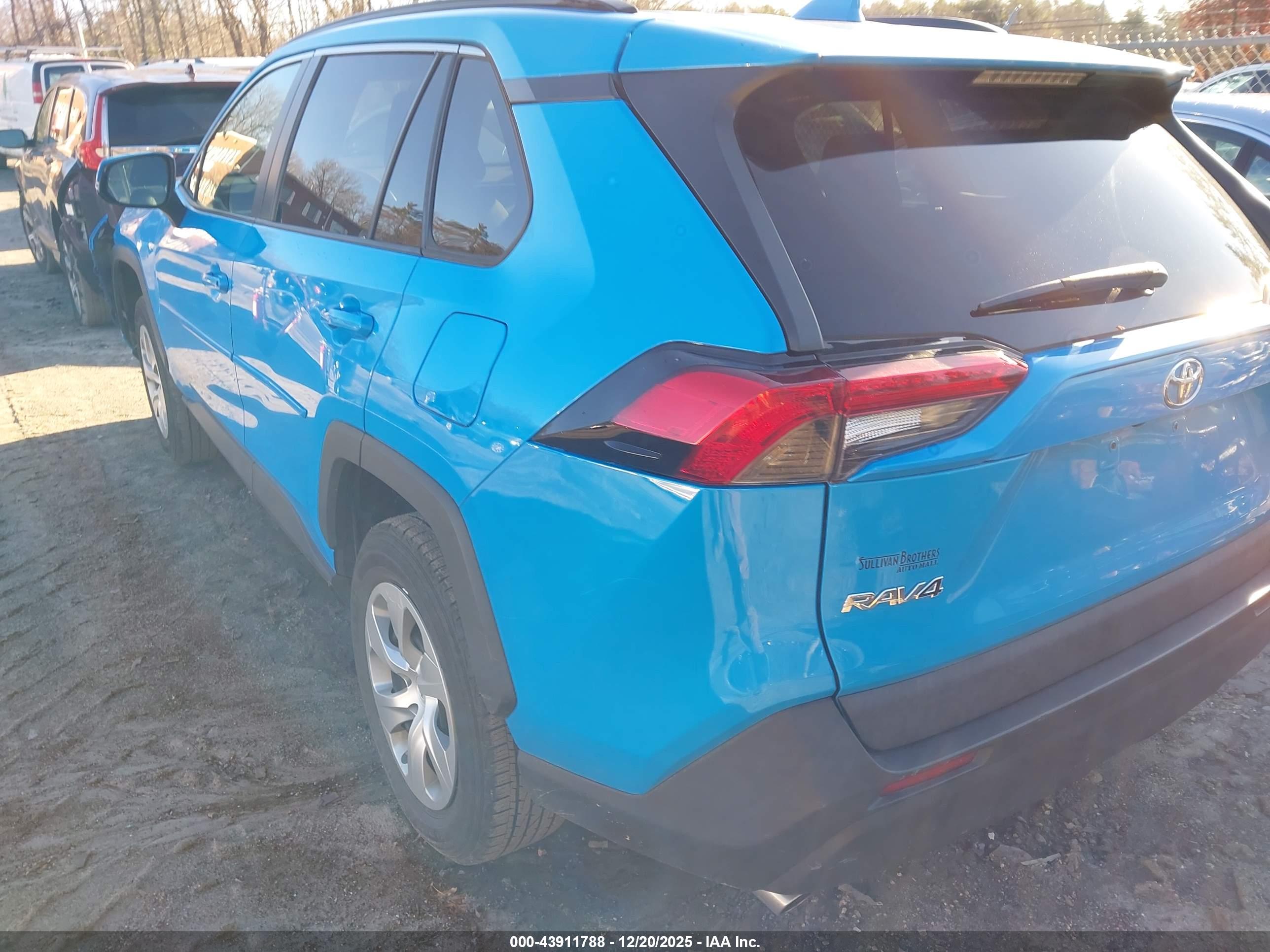 TOYOTA RAV4 image 3
