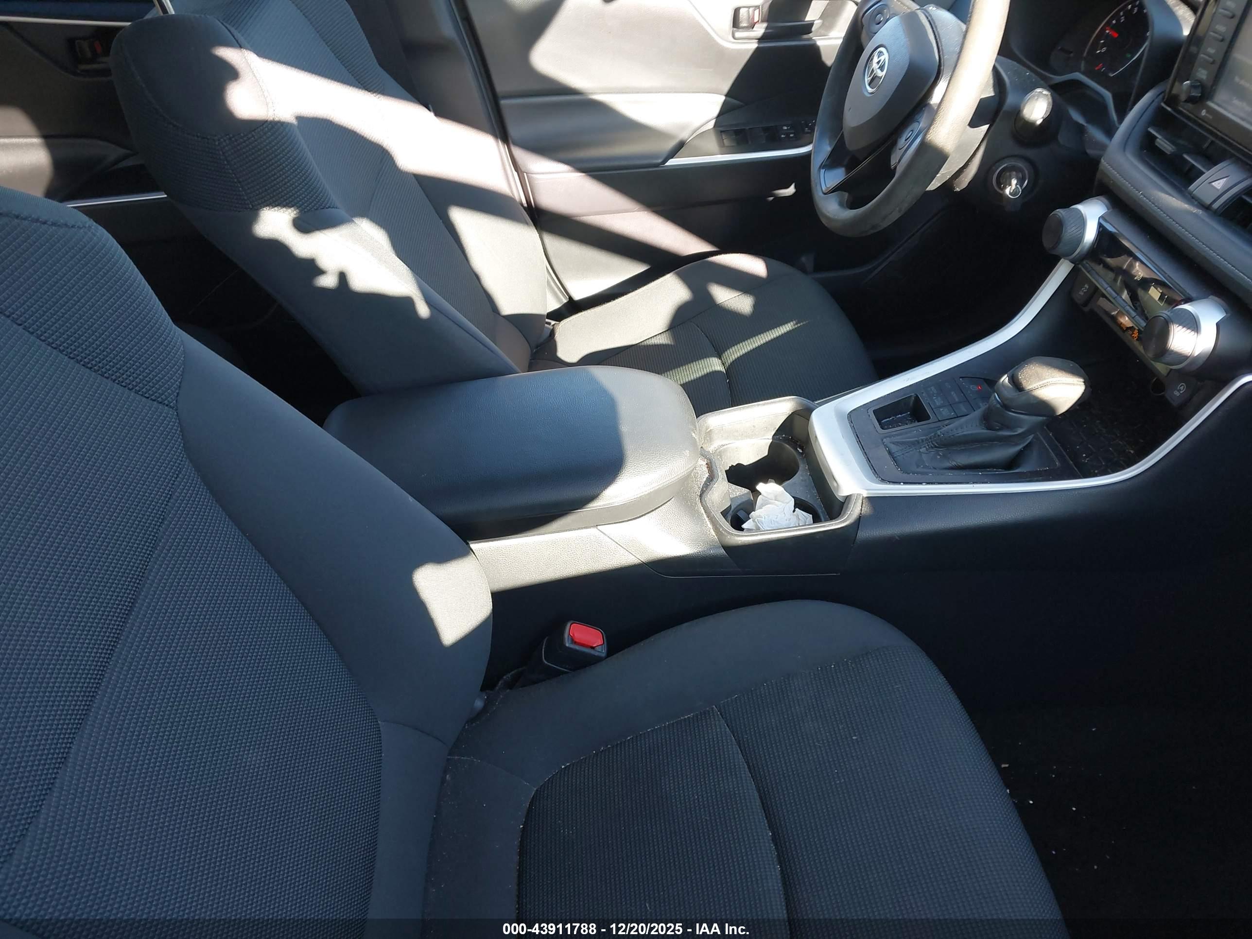 TOYOTA RAV4 image 5