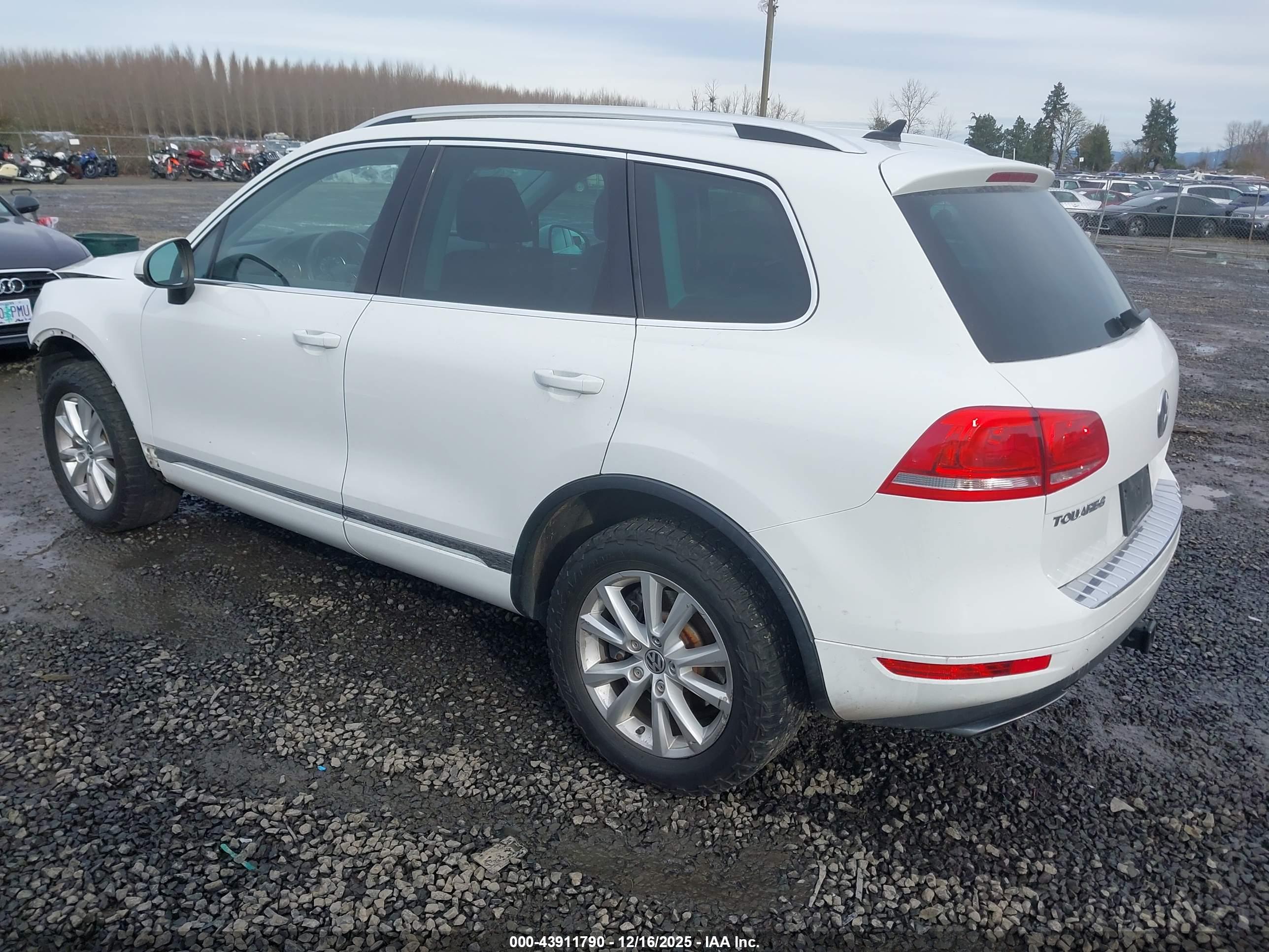 VOLKSWAGEN TOUAREG image 3
