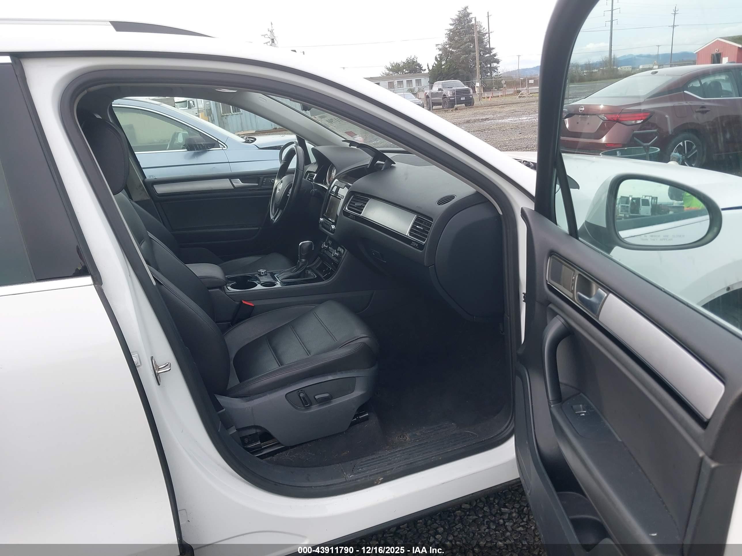 VOLKSWAGEN TOUAREG image 5