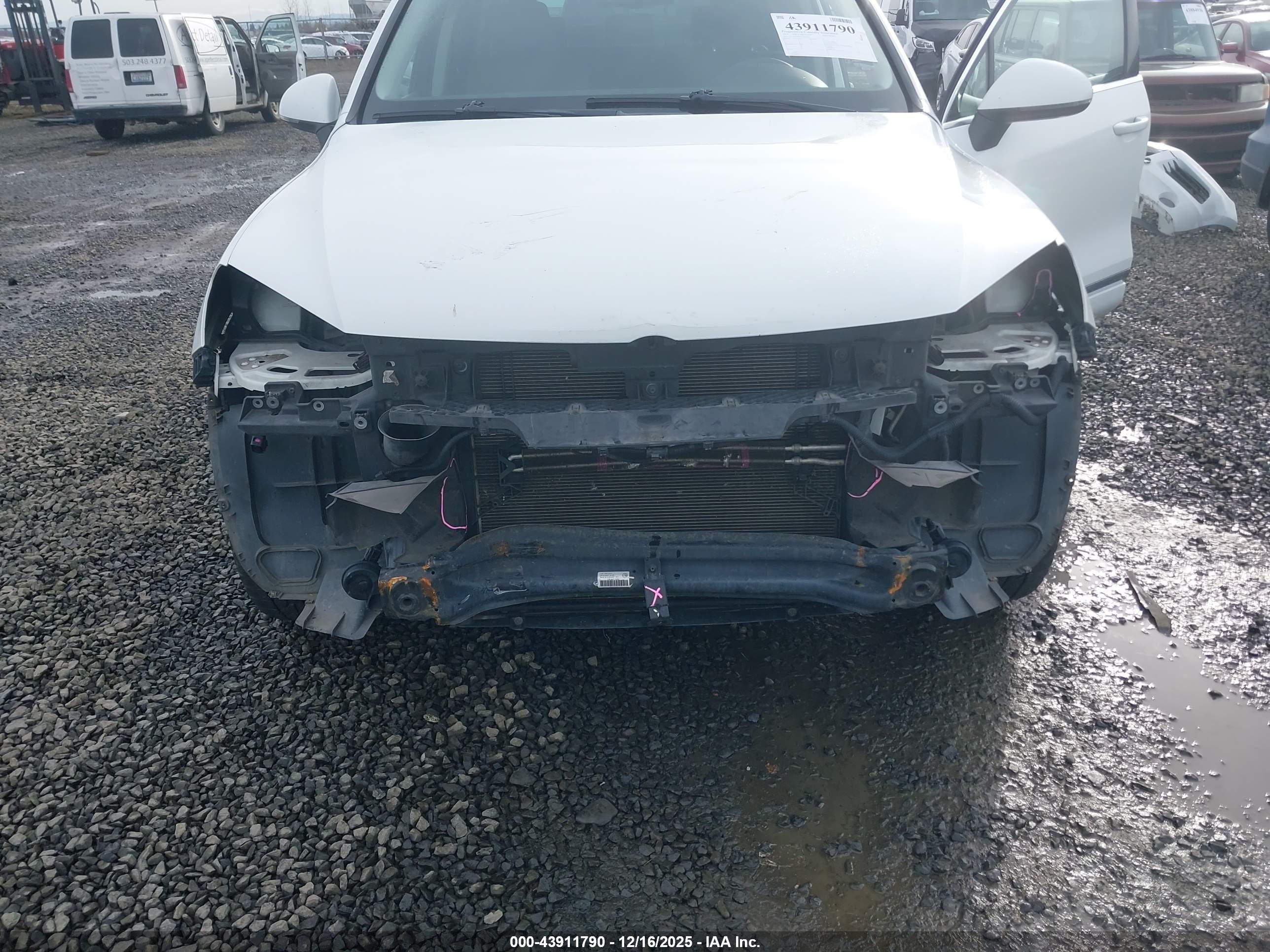 VOLKSWAGEN TOUAREG image 6