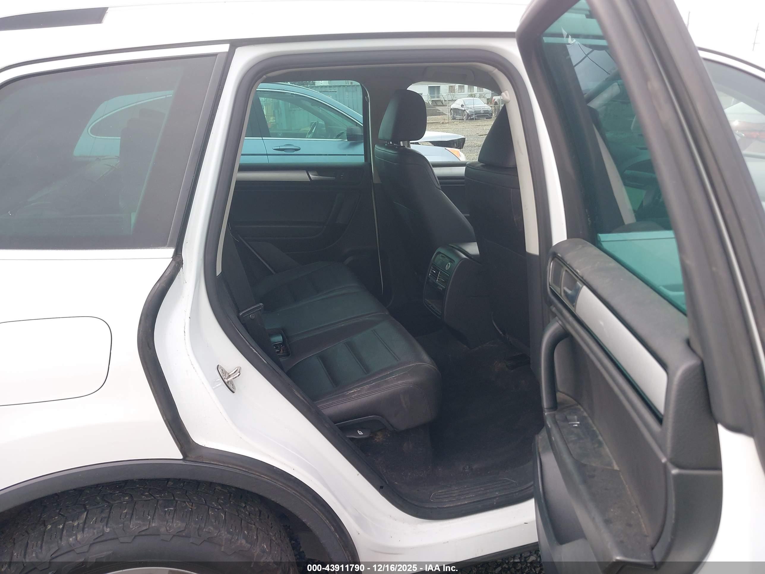 VOLKSWAGEN TOUAREG image 8