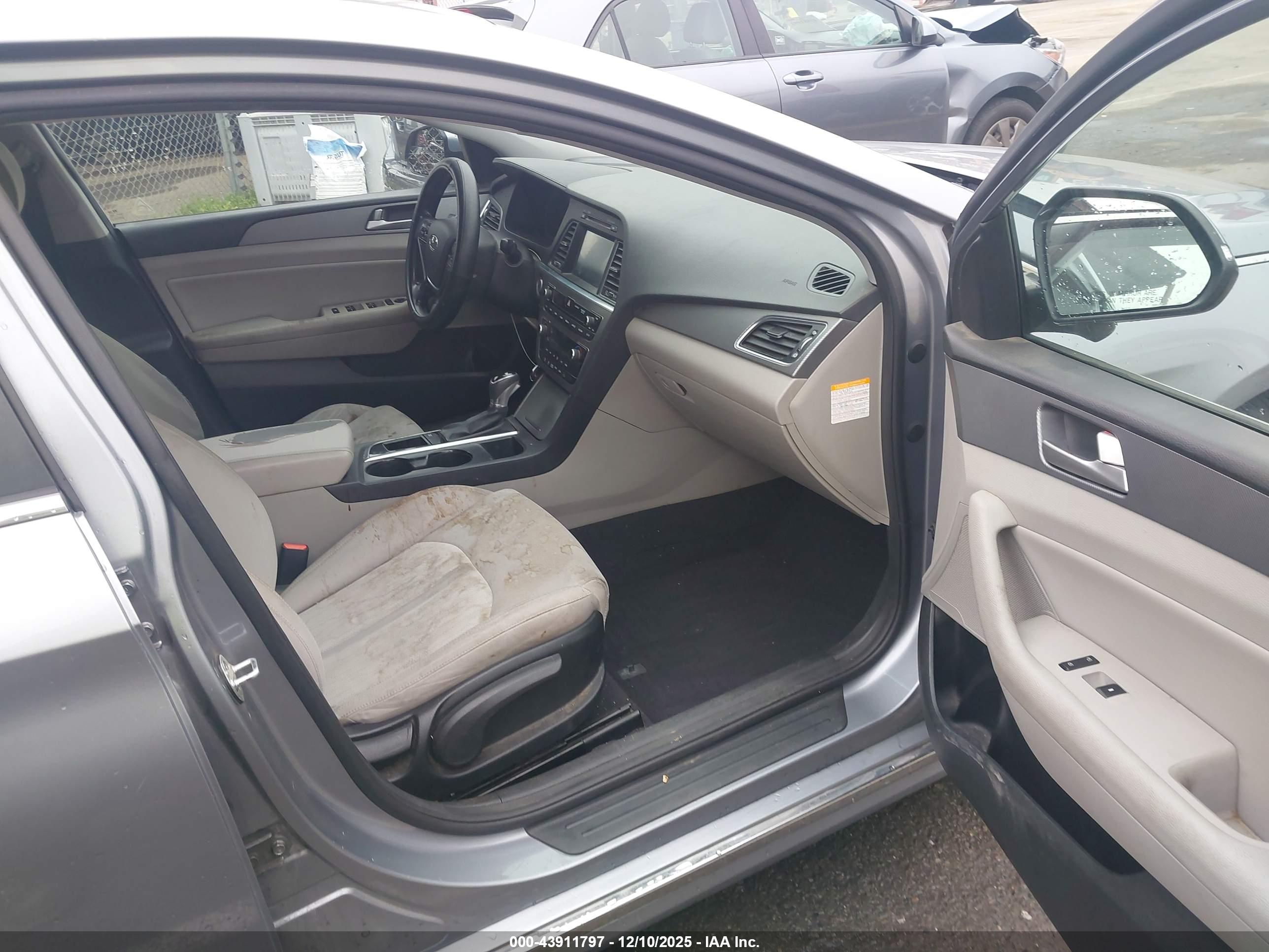 HYUNDAI SONATA image 5
