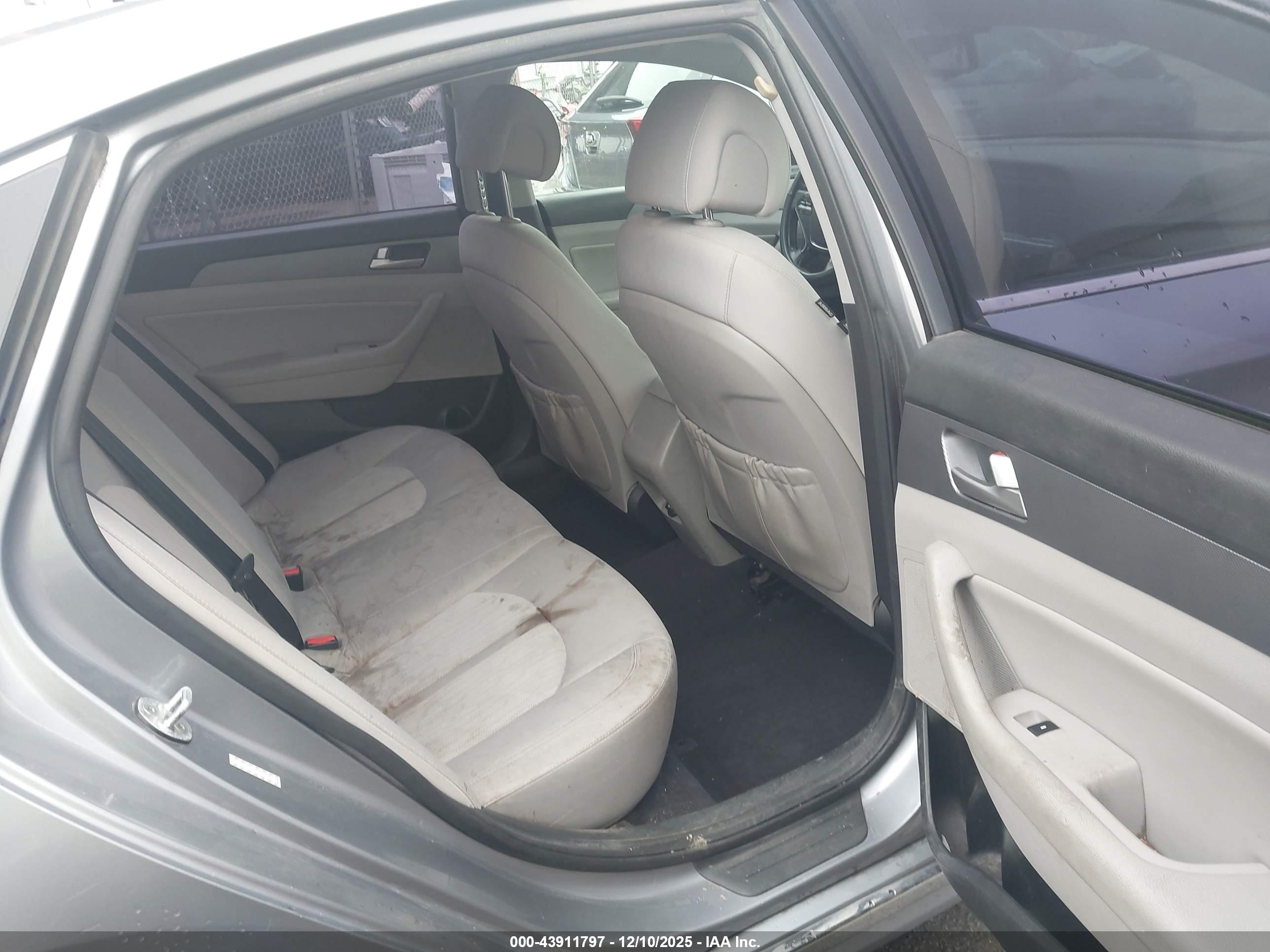 HYUNDAI SONATA image 8